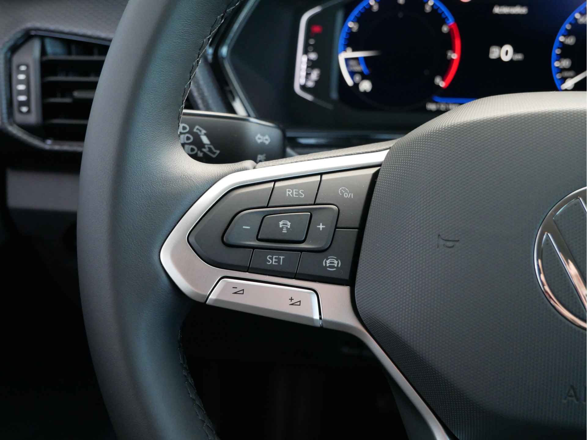Volkswagen T-Cross 1.0 TSI 110 pk Life | Digital Cockpit | LMV | Navigatie | Parkeersensoren | Apple Carplay/Android | - 18/31