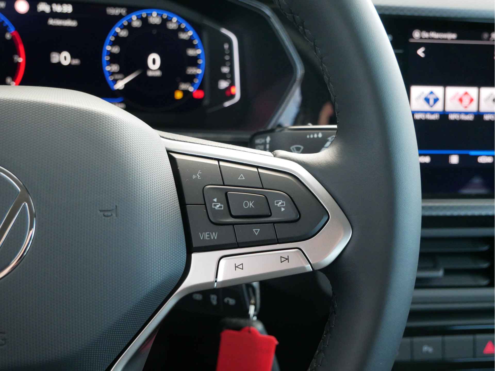 Volkswagen T-Cross 1.0 TSI 110 pk Life | Digital Cockpit | LMV | Navigatie | Parkeersensoren | Apple Carplay/Android | - 19/31