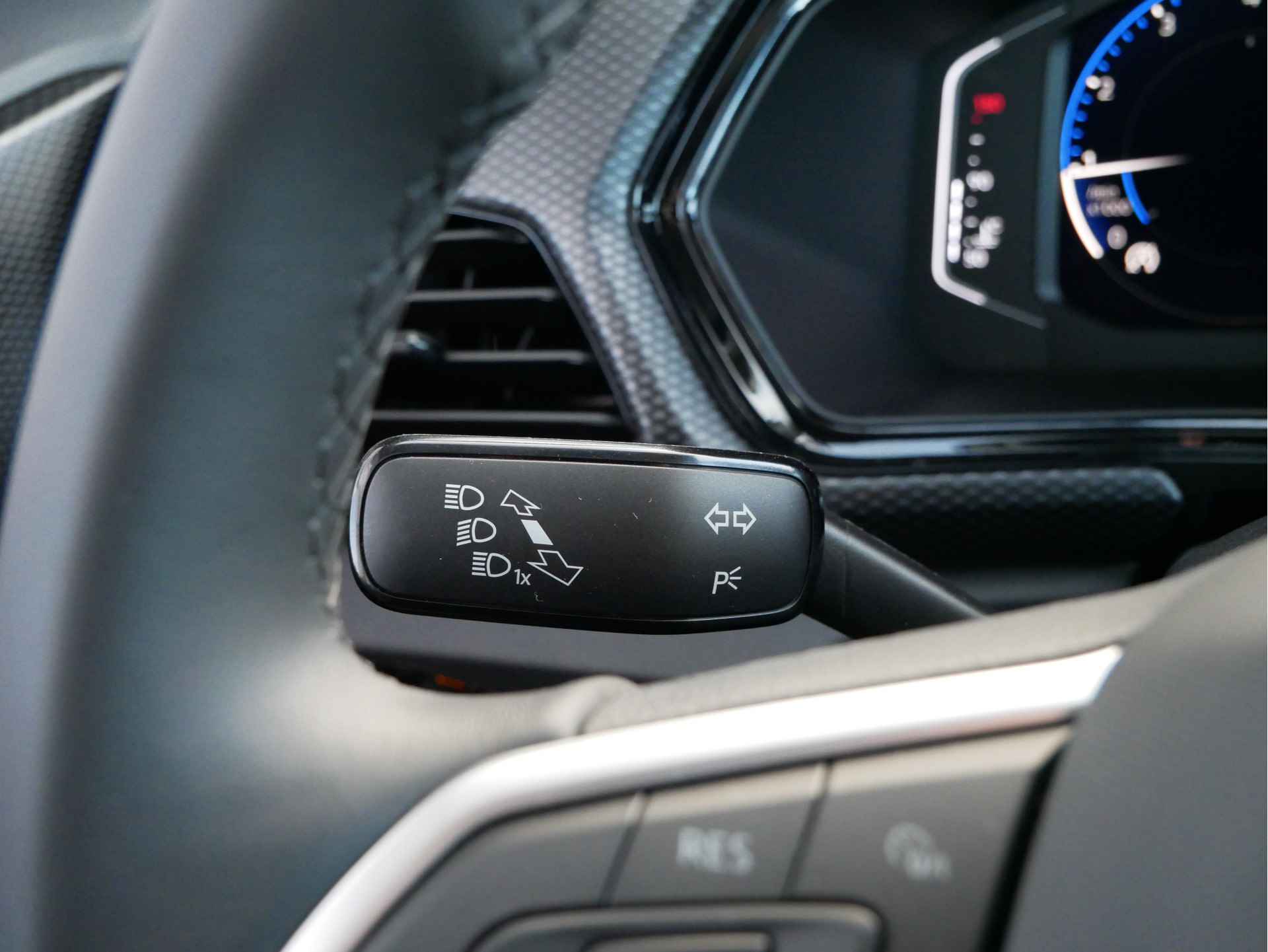 Volkswagen T-Cross 1.0 TSI 110 pk Life | Digital Cockpit | LMV | Navigatie | Parkeersensoren | Apple Carplay/Android | - 20/31