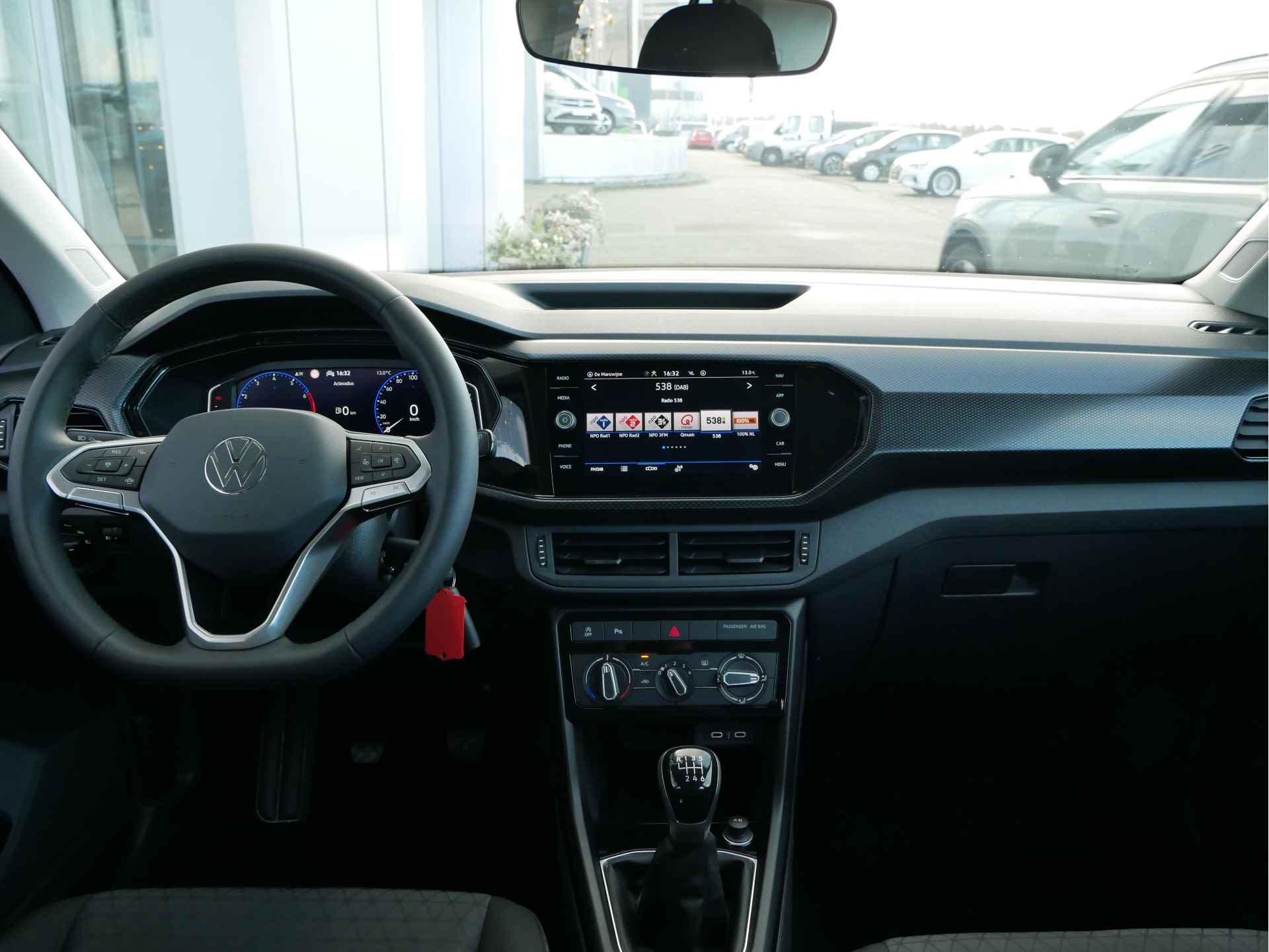 Volkswagen T-Cross 1.0 TSI 110 pk Life | Digital Cockpit | LMV | Navigatie | Parkeersensoren | Apple Carplay/Android | - 22/31