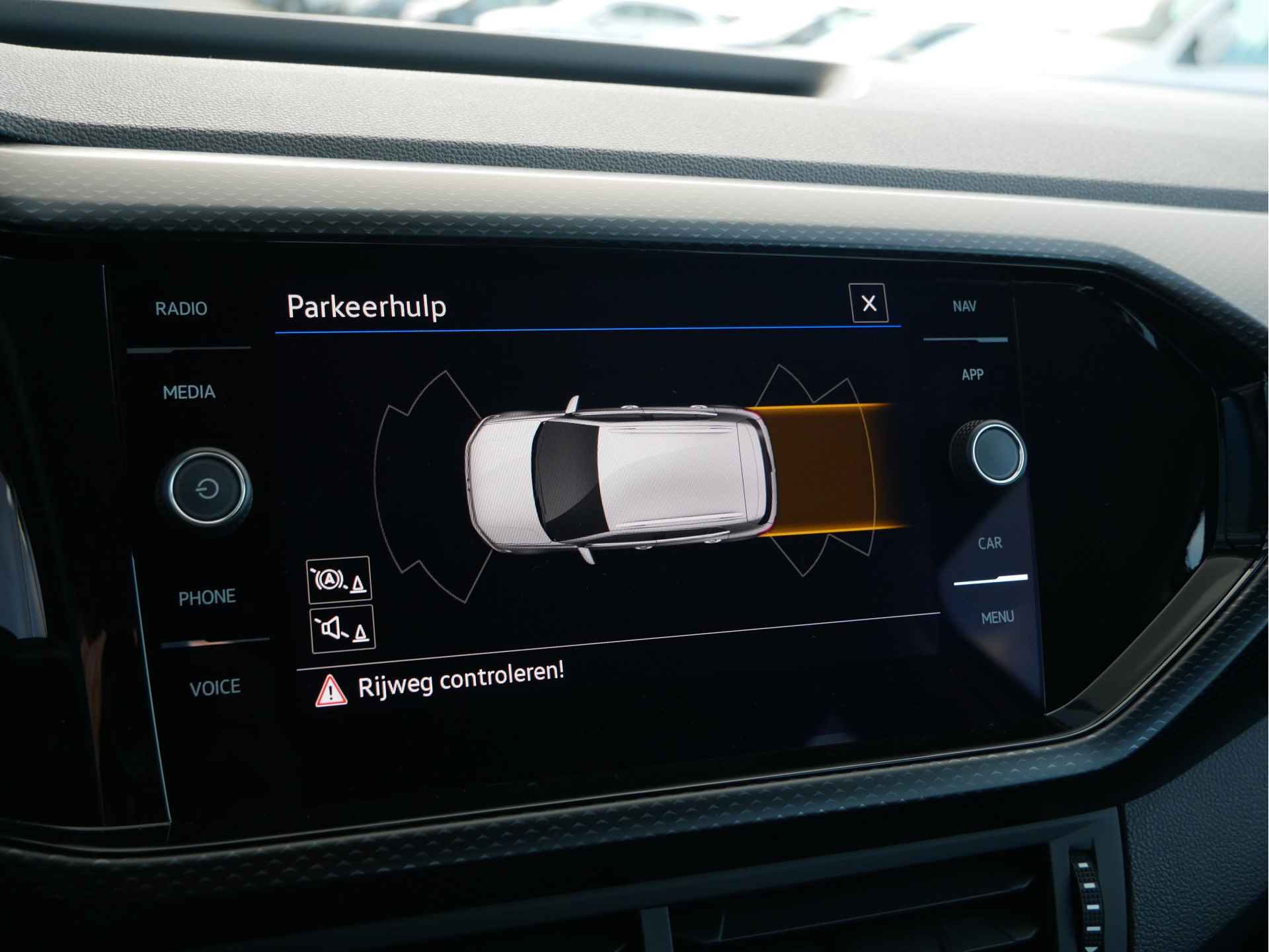 Volkswagen T-Cross 1.0 TSI 110 pk Life | Digital Cockpit | LMV | Navigatie | Parkeersensoren | Apple Carplay/Android | - 25/31