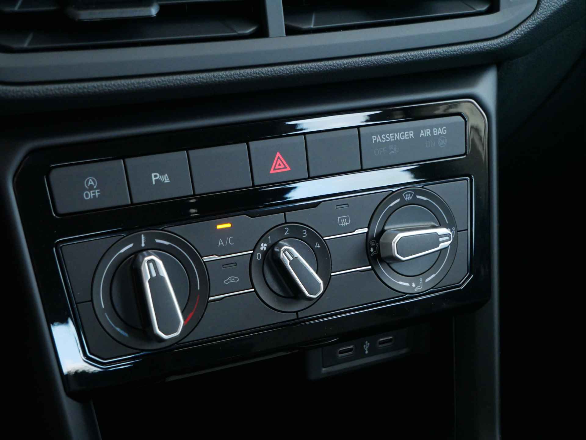 Volkswagen T-Cross 1.0 TSI 110 pk Life | Digital Cockpit | LMV | Navigatie | Parkeersensoren | Apple Carplay/Android | - 27/31