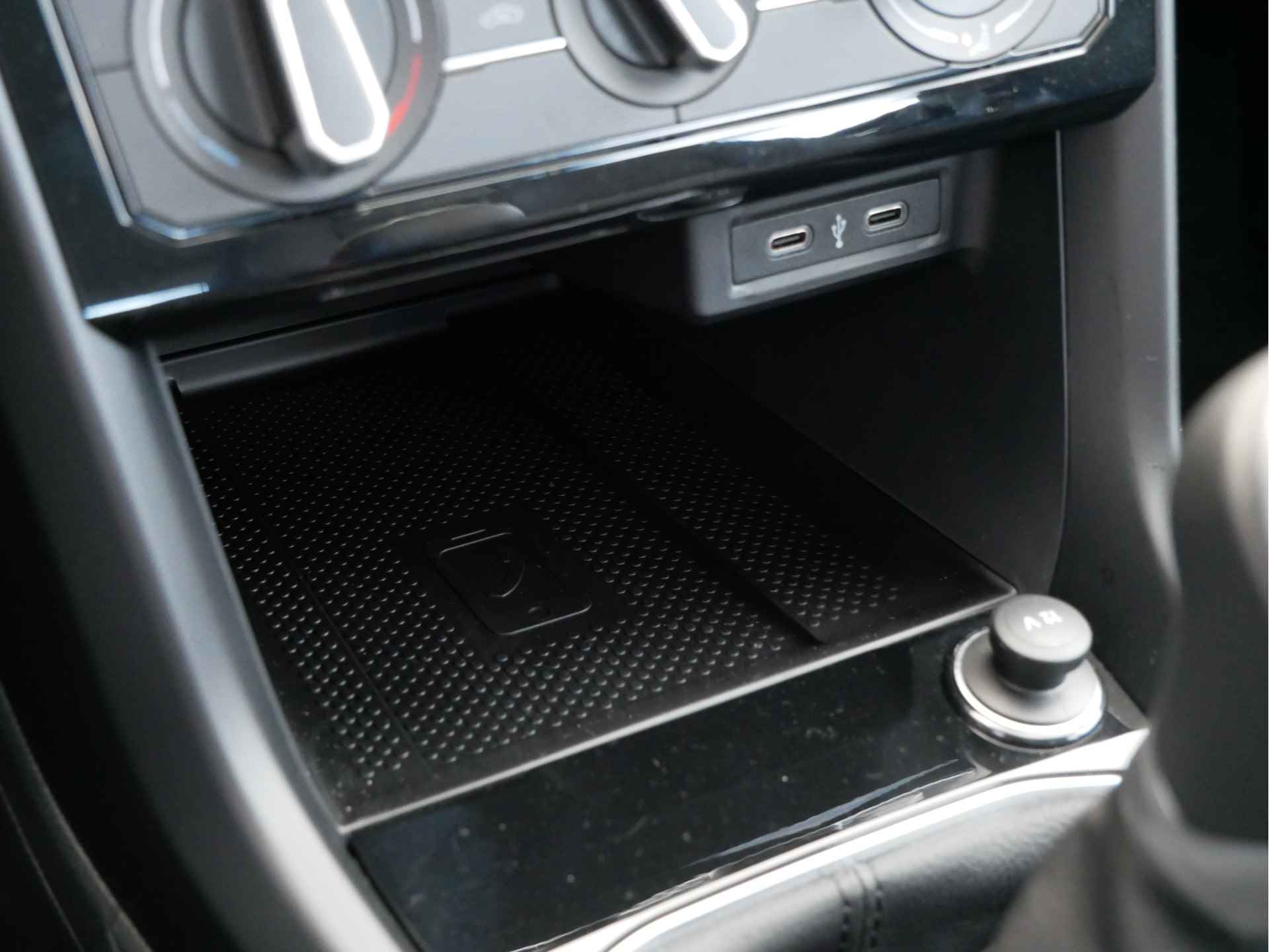 Volkswagen T-Cross 1.0 TSI 110 pk Life | Digital Cockpit | LMV | Navigatie | Parkeersensoren | Apple Carplay/Android | - 28/31
