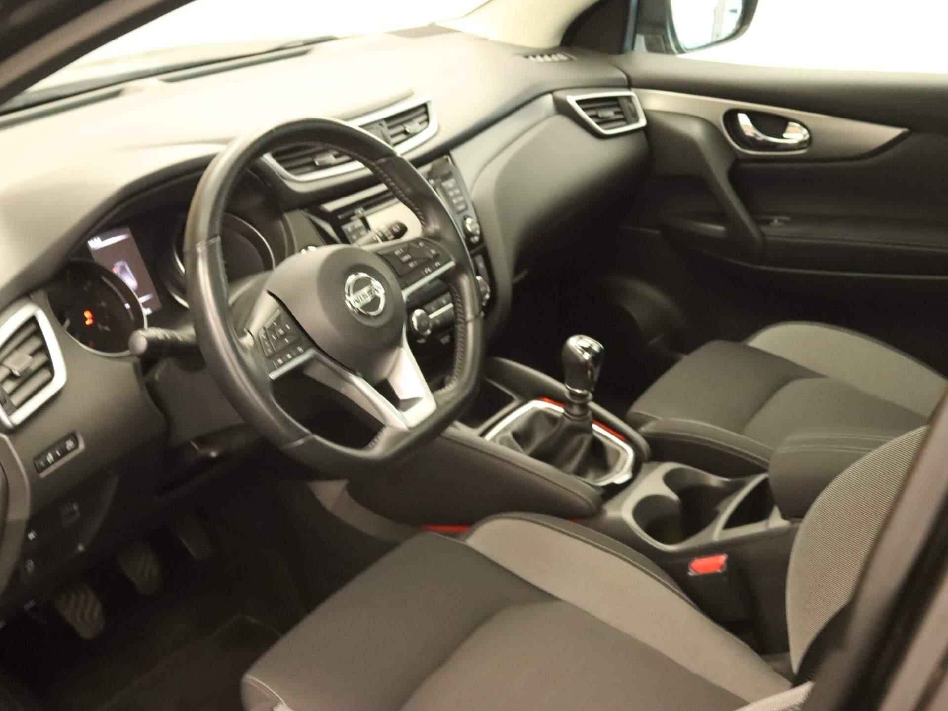 Nissan Qashqai 1.2 N-Connecta - ORIGINEEL NEDERLANDSE AUTO - VASTE TREKHAAK (1.200KG GEREMD) PANORAMADAK - ACHTERUITRIJ CAMERA - KEYLESS ENTRY & START - PARKEERSENSOREN VOOR EN ACHTER - 3/39