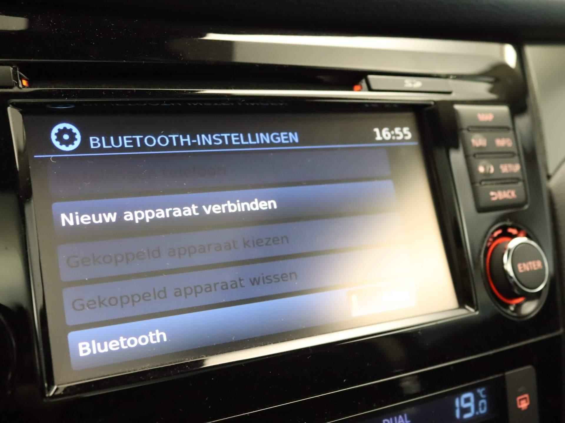 Nissan Qashqai 1.2 N-Connecta - ORIGINEEL NEDERLANDSE AUTO - VASTE TREKHAAK (1.200KG GEREMD) PANORAMADAK - ACHTERUITRIJ CAMERA - KEYLESS ENTRY & START - PARKEERSENSOREN VOOR EN ACHTER - 36/39