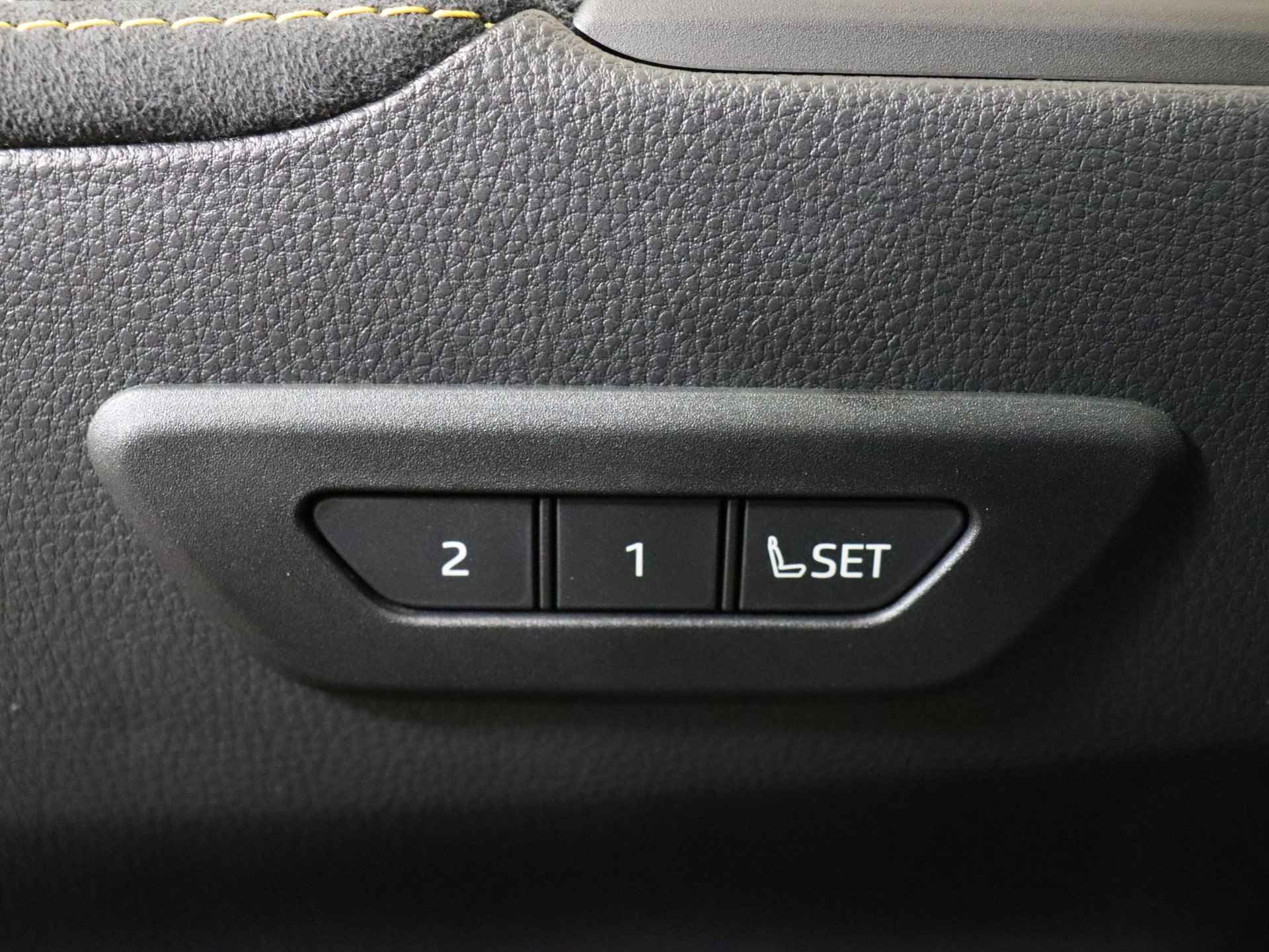 Toyota C-HR Plug-in Hybrid 220 Première Edition | Panoramadak | BSM | Direct Leverbaar | - 22/42