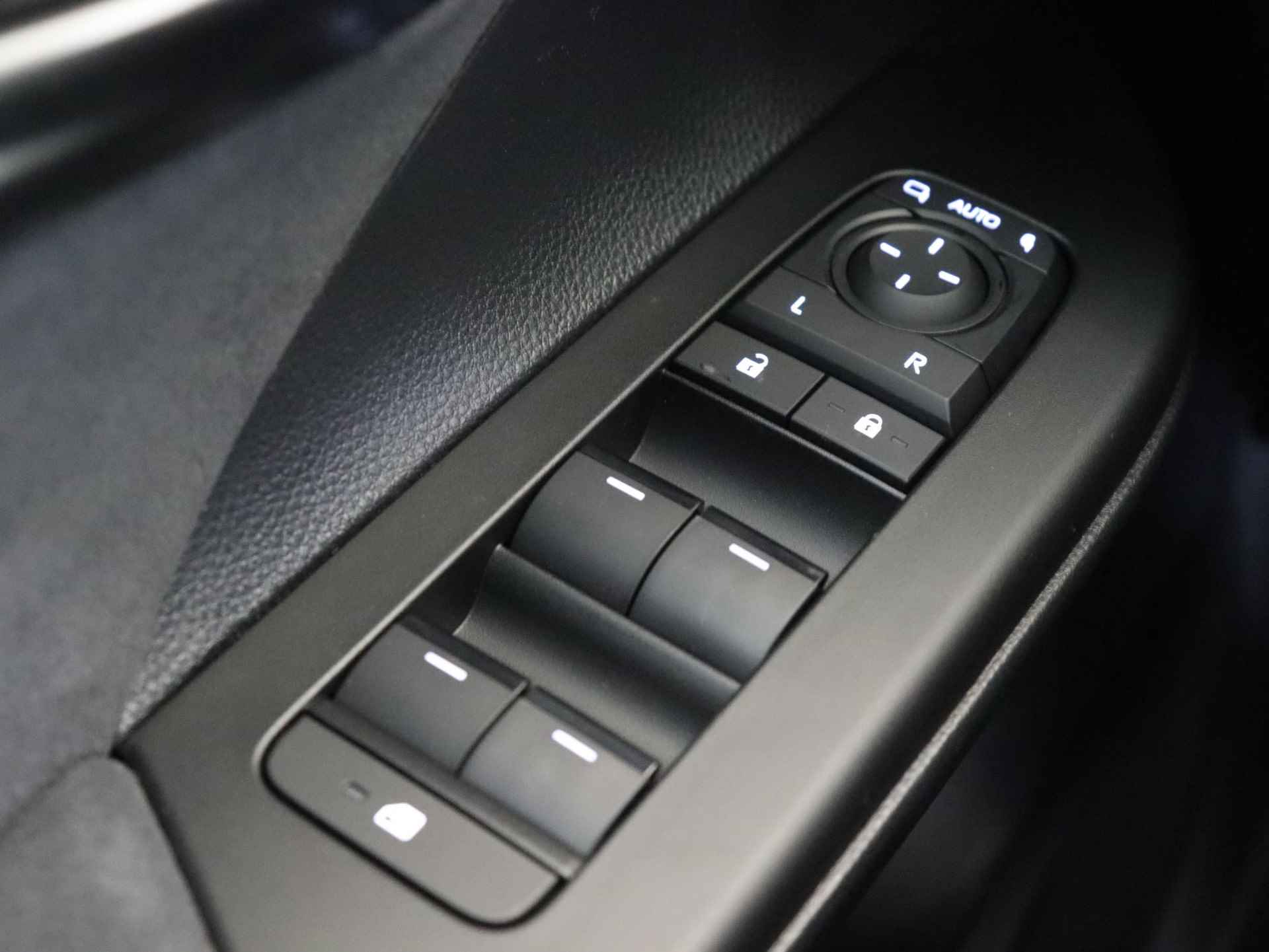 Toyota C-HR Plug-in Hybrid 220 Première Edition | Panoramadak | BSM | Direct Leverbaar | - 31/42