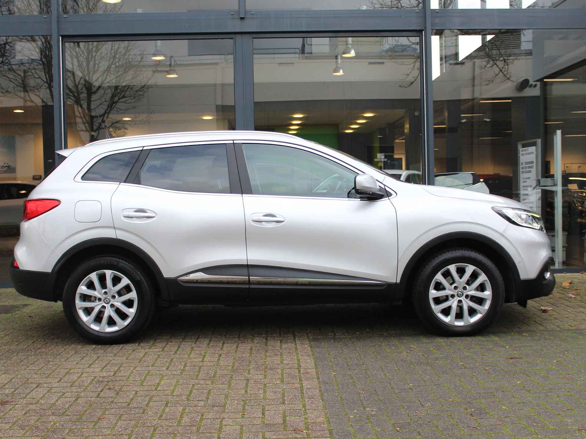 Renault Kadjar 1.2 TCe 130 Intens NAVI / CAMERA / PDC 360 / CLIMATE / CRUISE / PRIVACY GLASS / 17'' LMV - 6/55