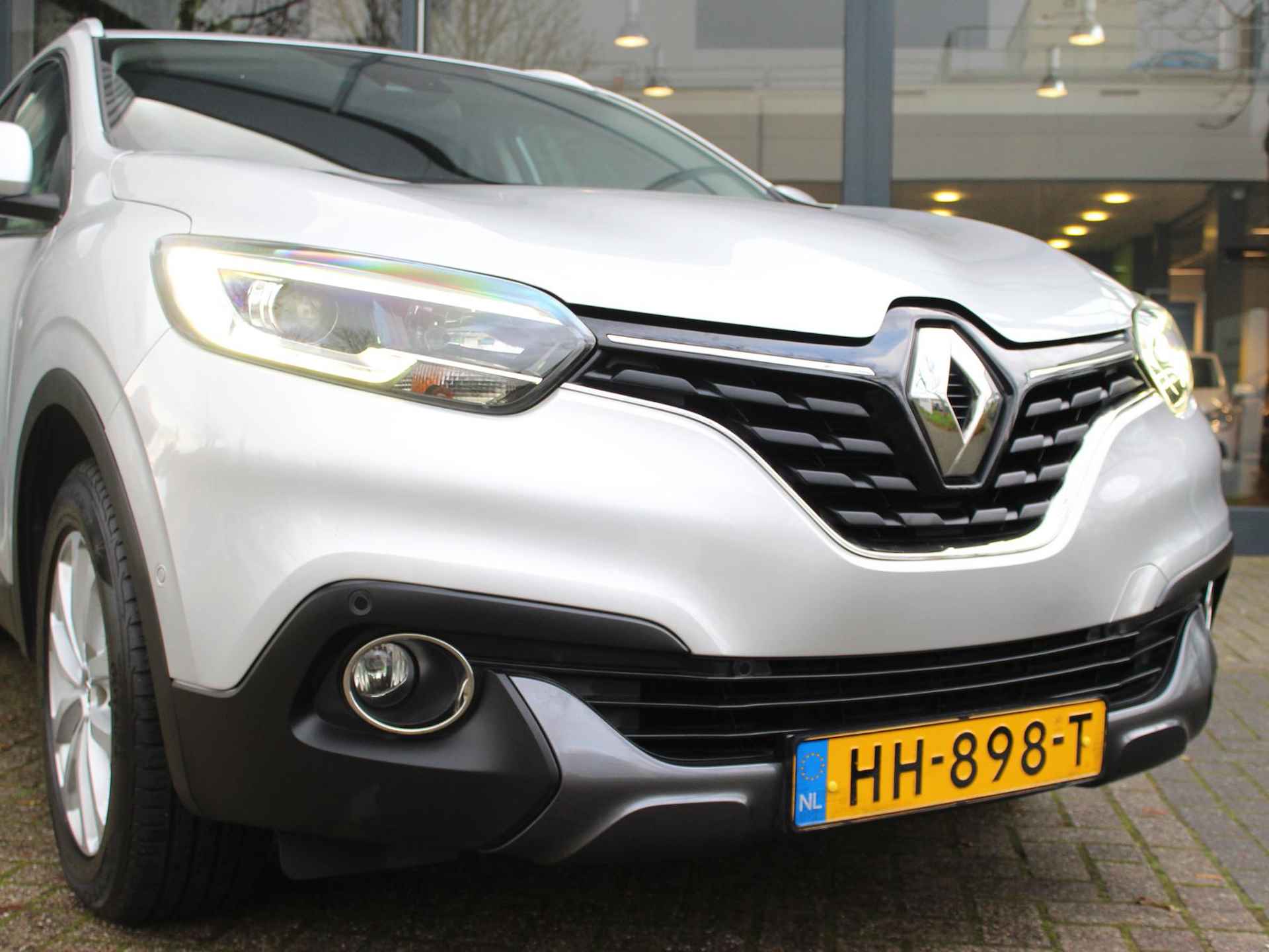 Renault Kadjar 1.2 TCe 130 Intens NAVI / CAMERA / PDC 360 / CLIMATE / CRUISE / PRIVACY GLASS / 17'' LMV - 8/55