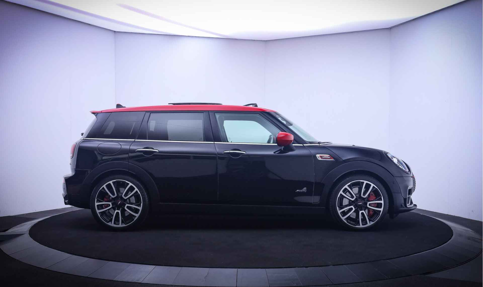 MINI Clubman 2.0JCW 306Pk ALL4 Chili PANO/HARMAN KARDON/CAMERA/CARPLAY/STOELVERW./NAVI/CRUISE/LMV 19'' - 4/38