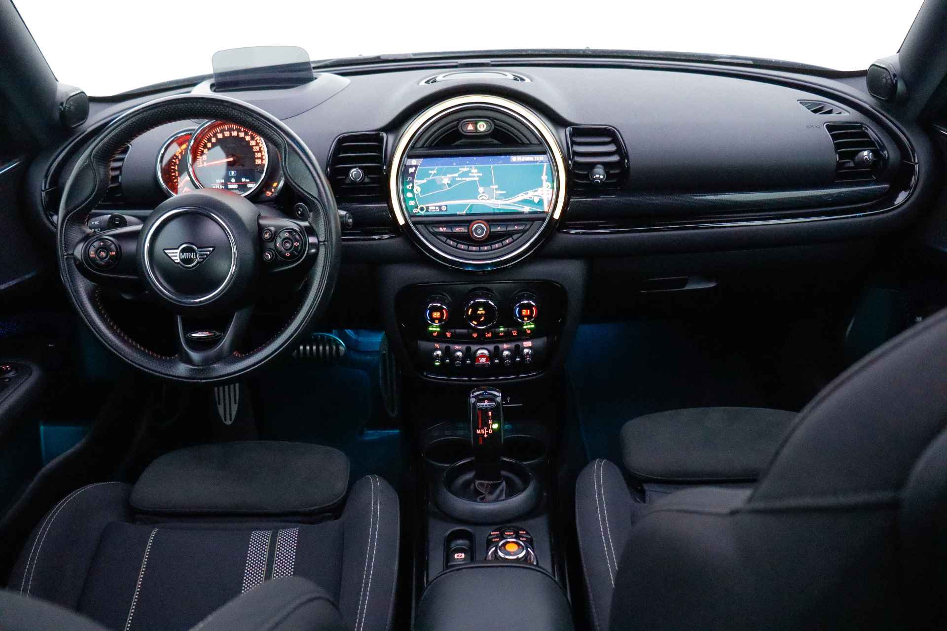 MINI Clubman 2.0JCW 306Pk ALL4 Chili PANO/HARMAN KARDON/CAMERA/CARPLAY/STOELVERW./NAVI/CRUISE/LMV 19'' - 20/38