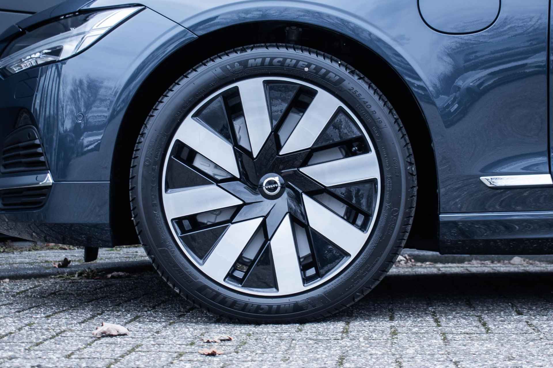 Volvo V90 T6 Recharge AWD Ultimate Bright | 360° Camera | Volvo Guard Alarm | Elektrisch Schuif Kanteldak | Harman Kardon Premium Audio | Head-Up Display | Elektrisch Verstelbare Voorstoelen met Geheugen - 11/31