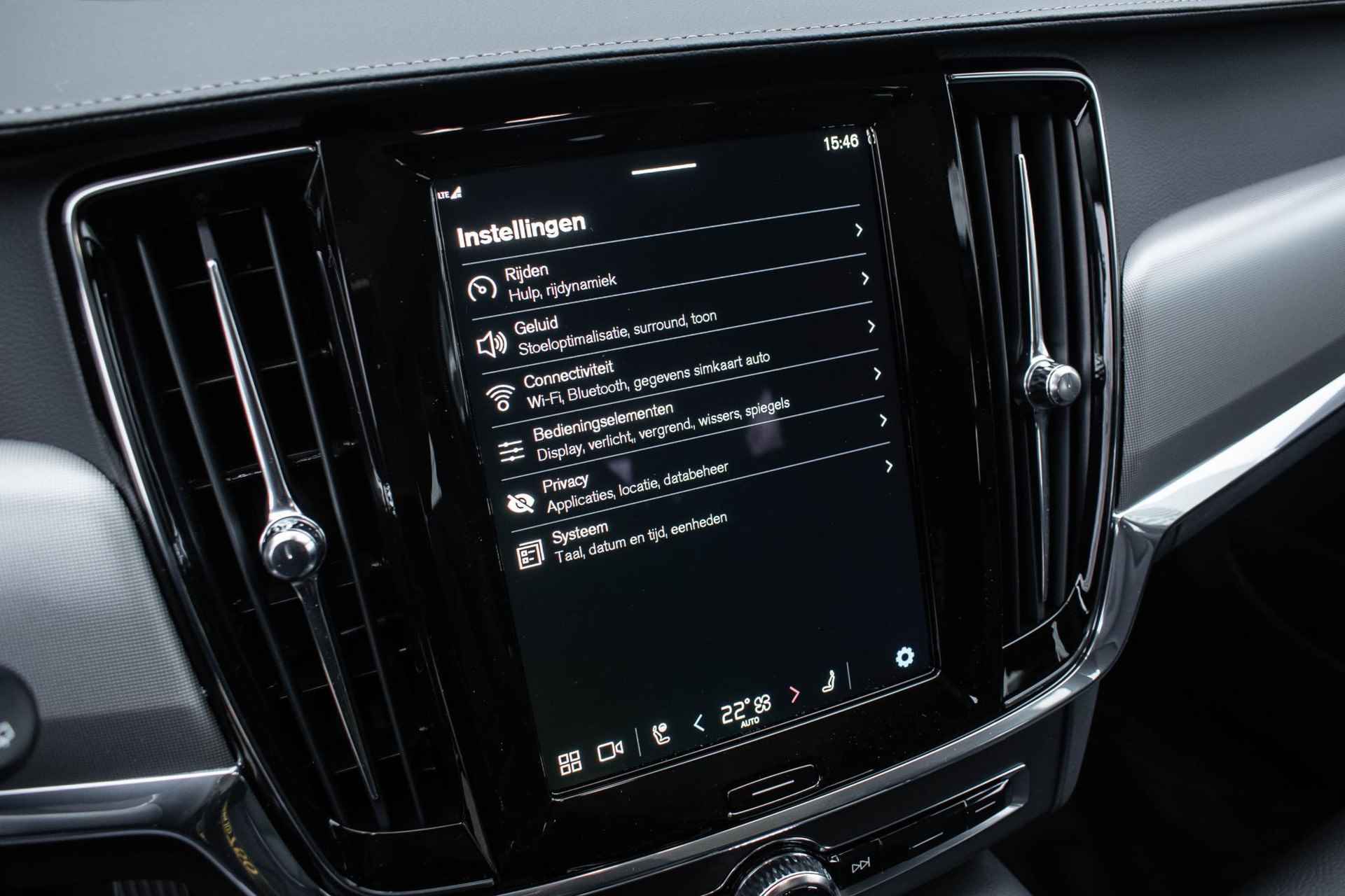 Volvo V90 T6 Recharge AWD Ultimate Bright | 360° Camera | Volvo Guard Alarm | Elektrisch Schuif Kanteldak | Harman Kardon Premium Audio | Head-Up Display | Elektrisch Verstelbare Voorstoelen met Geheugen - 20/31