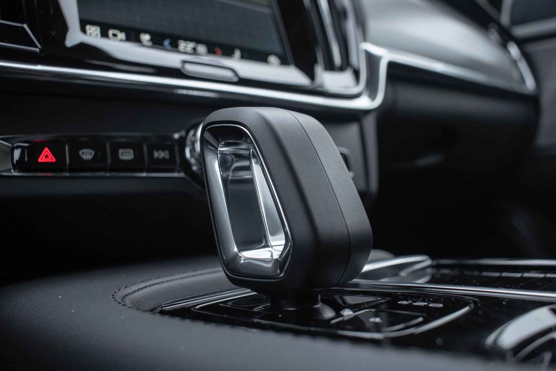 Volvo V90 T6 Recharge AWD Ultimate Bright | 360° Camera | Volvo Guard Alarm | Elektrisch Schuif Kanteldak | Harman Kardon Premium Audio | Head-Up Display | Elektrisch Verstelbare Voorstoelen met Geheugen - 23/31