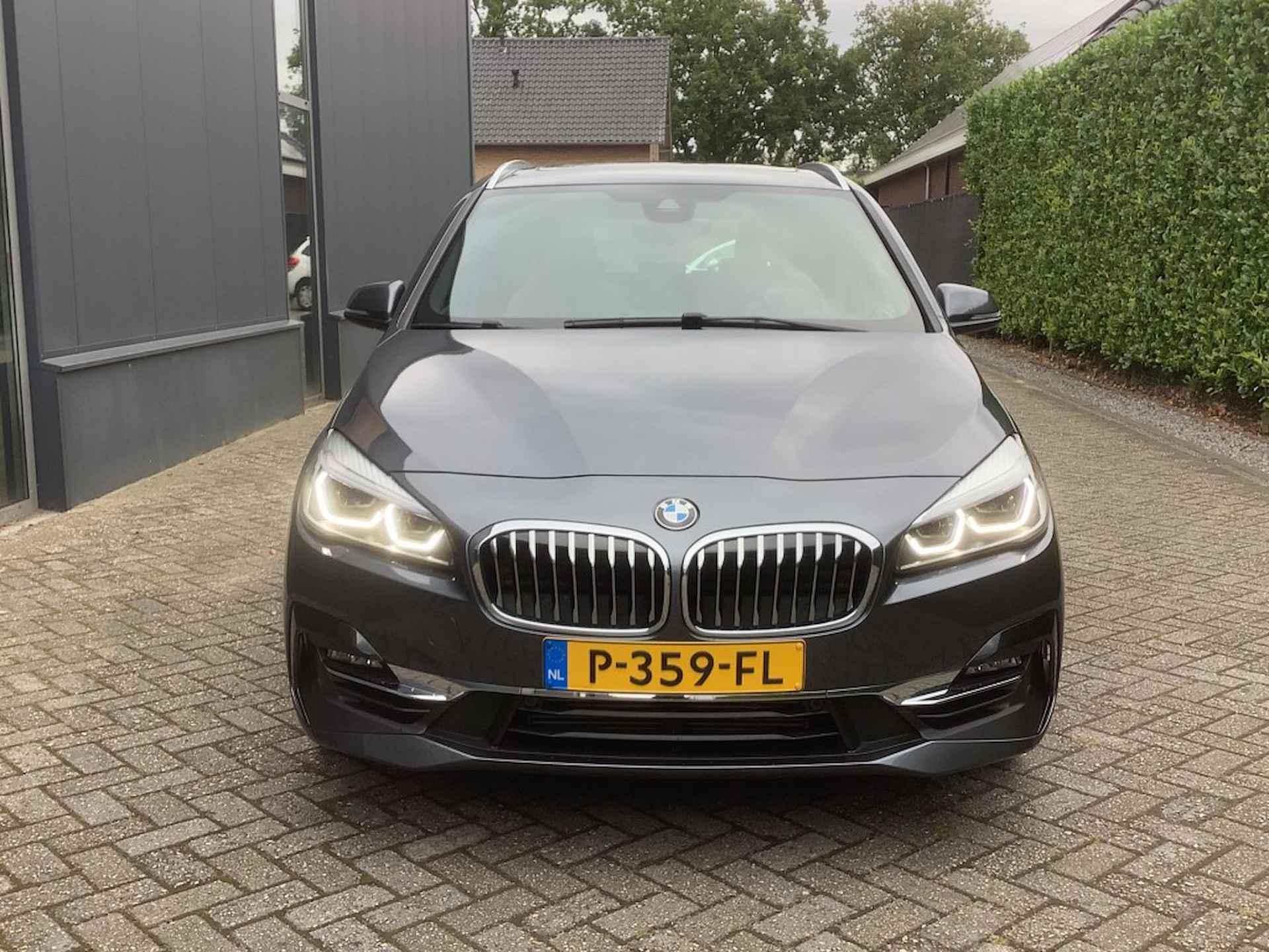 BMW 2-serie Active Tourer AUT. Business Edition Plus I panorama I leder - 2/24