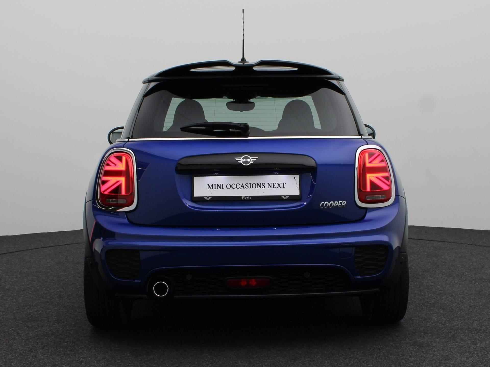 MINI 3-Deurs Cooper JCW Pakket + Business Plus + Comfort Access + PDC + LED + 17'' - 5/24