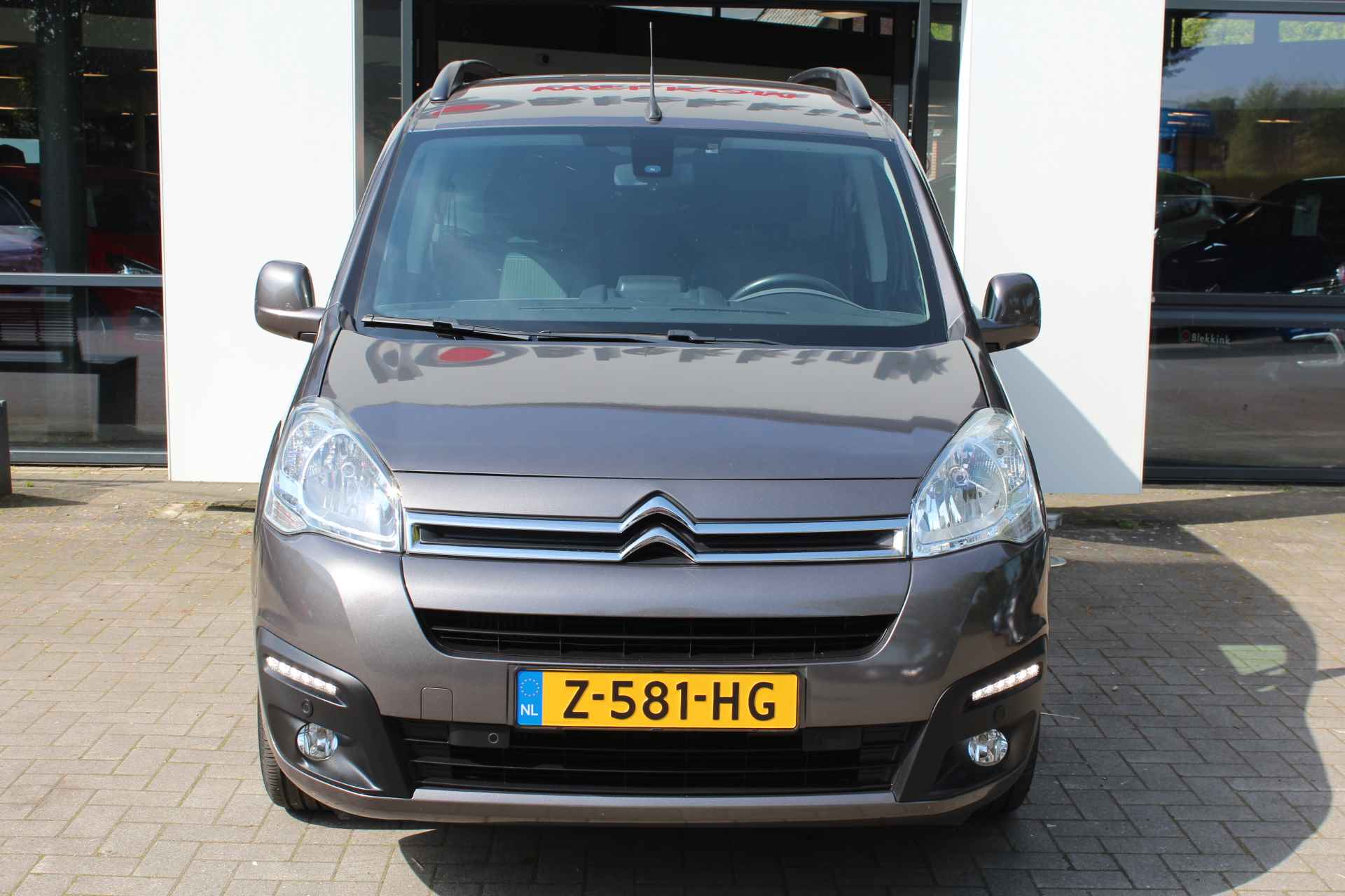 Citroën Berlingo 1.2 PureTech Feel 110 pk Navigatie, Camera, parkeer sens. Nieuwe distr.Riem - 7/36