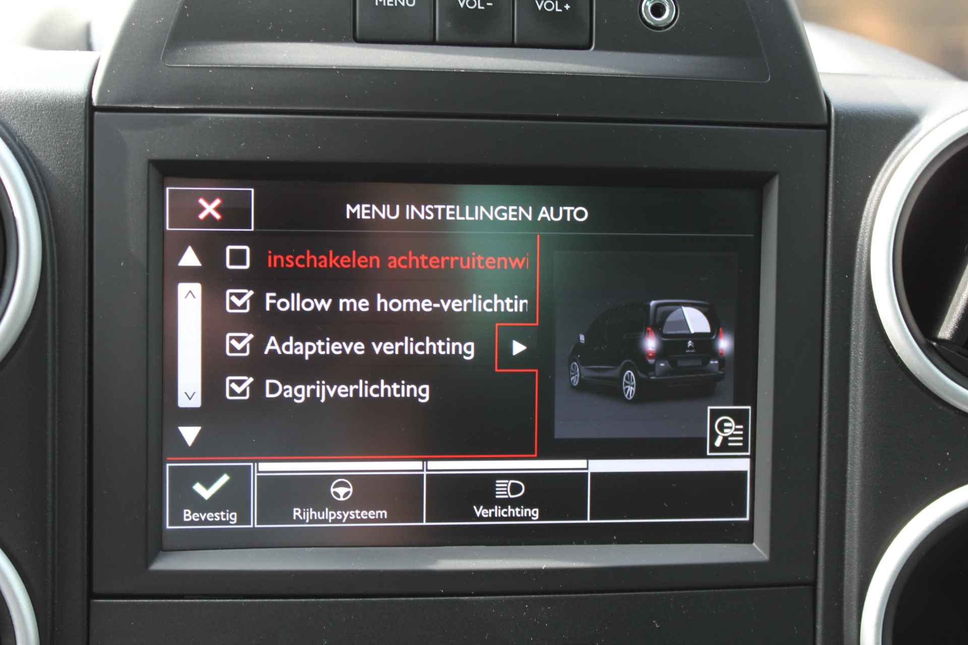 Citroën Berlingo 1.2 PureTech Feel 110 pk Navigatie, Camera, parkeer sens. Nieuwe distr.Riem - 20/36