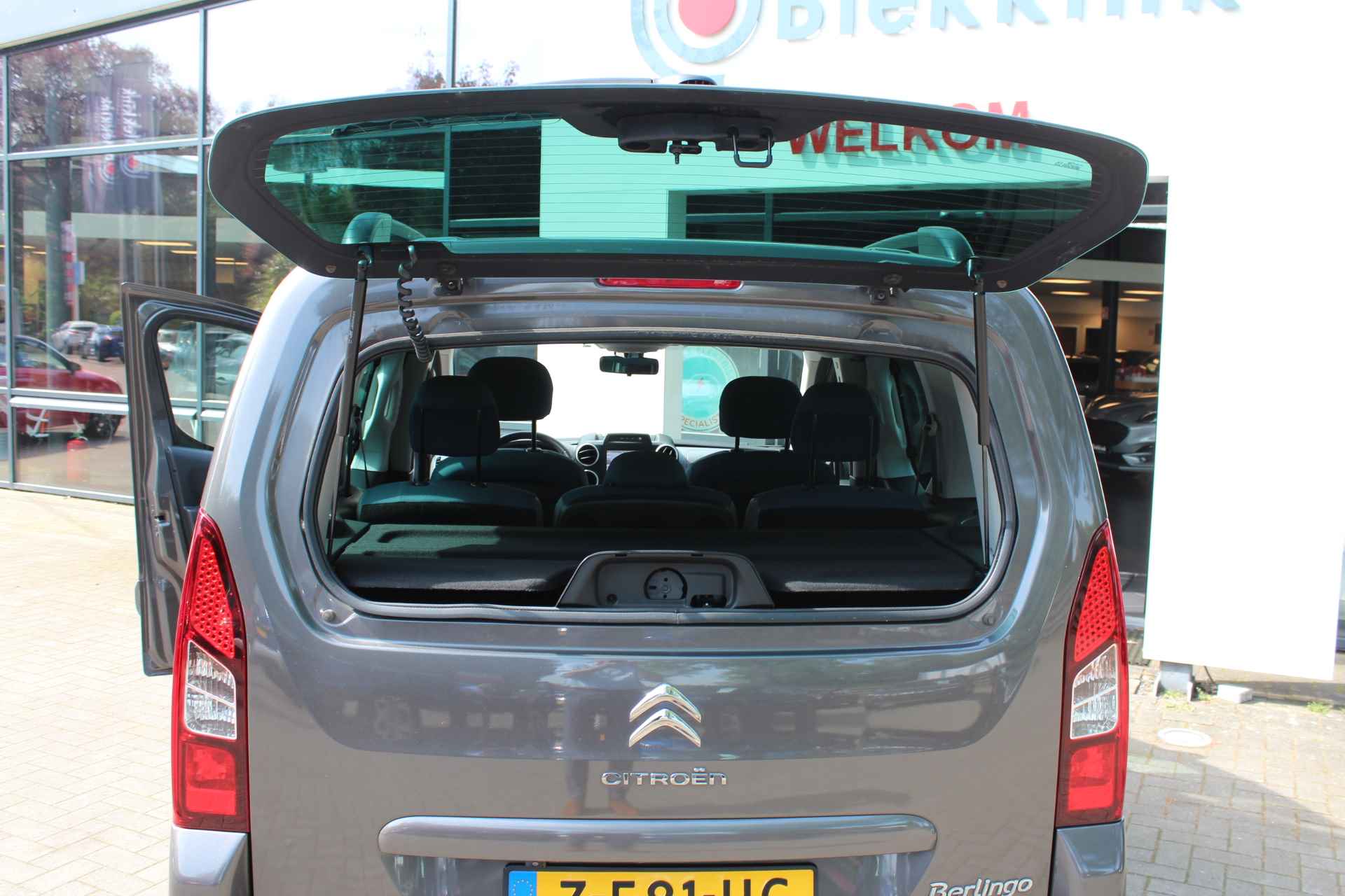 Citroën Berlingo 1.2 PureTech Feel 110 pk Navigatie, Camera, parkeer sens. Nieuwe distr.Riem - 21/36