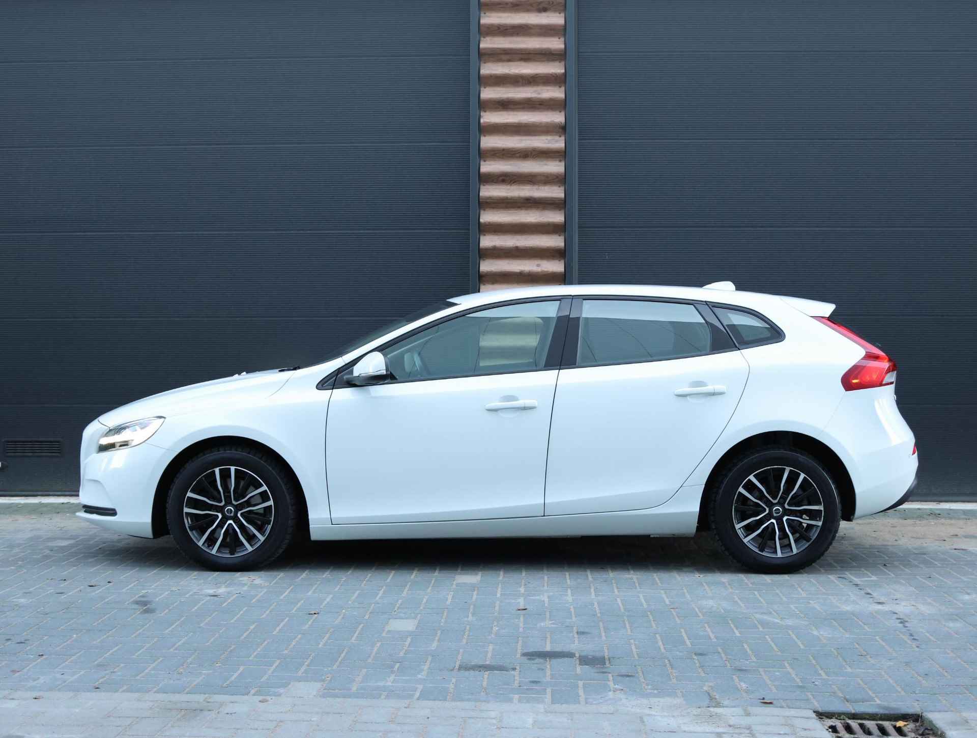 Volvo V40 1.5 T2 Polar+ (1ste eig.|LED|Climate|NAV.|PDC) - 3/41