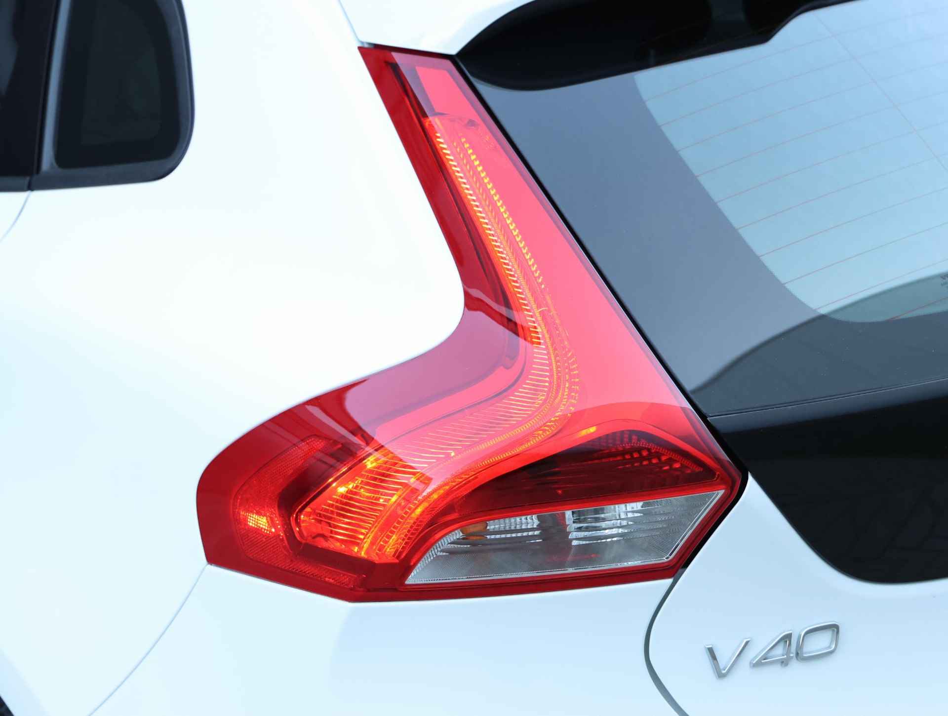 Volvo V40 1.5 T2 Polar+ (1ste eig.|LED|Climate|NAV.|PDC) - 17/41