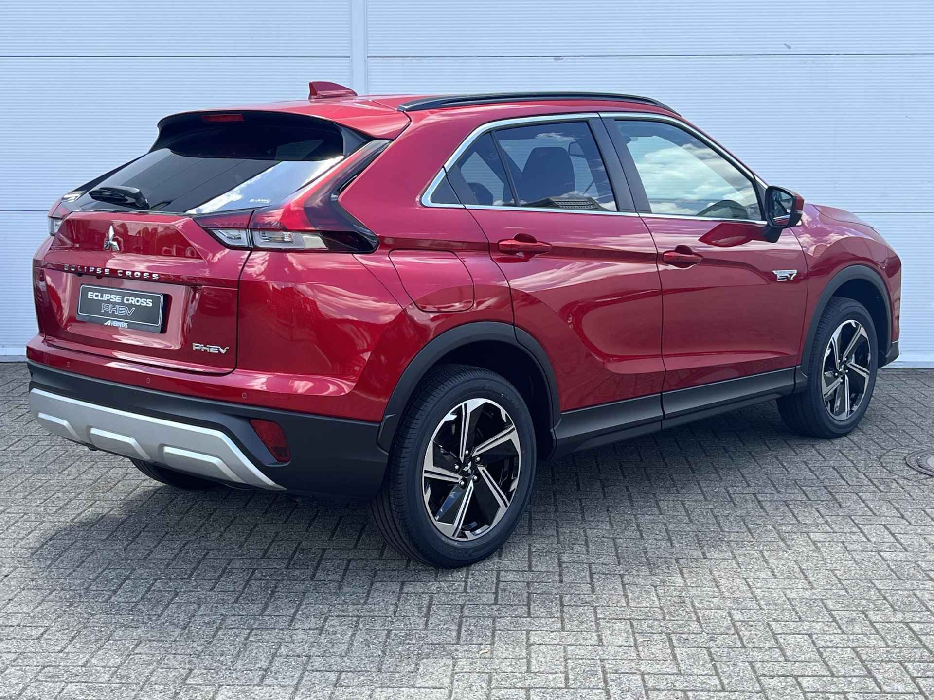 Mitsubishi Eclipse Cross 2.4 PHEV Intense+ / 8 Jaar Fabrieksgarantie / Navigatie + Apple Carplay/Android Auto / Parkeerhulp / Climate Control / Achteruitrijcamera / - 3/38