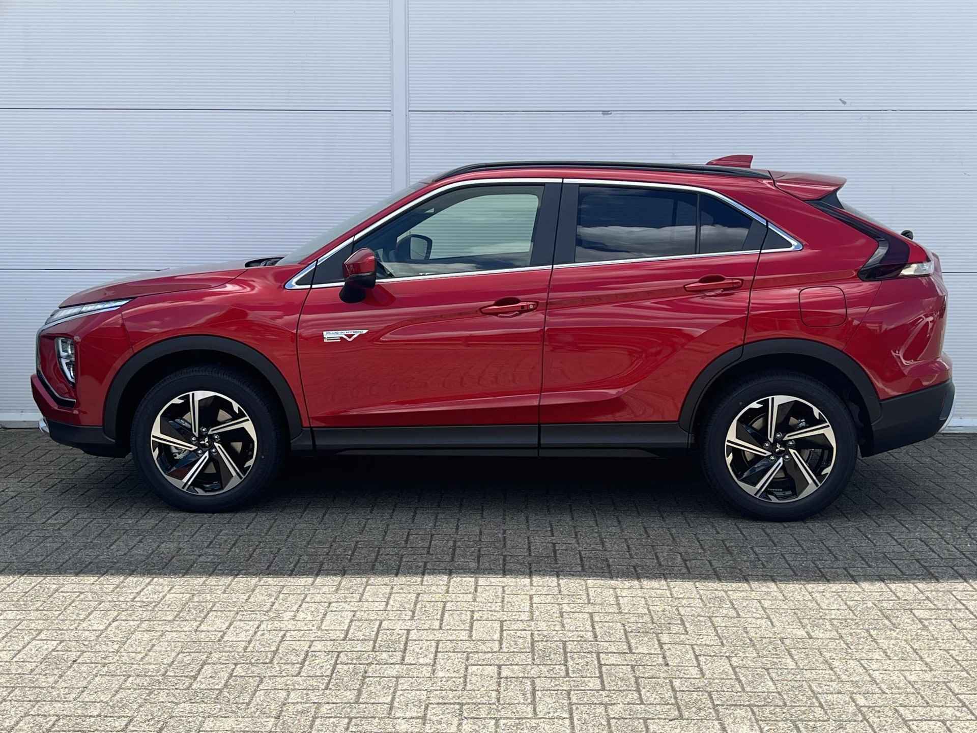 Mitsubishi Eclipse Cross 2.4 PHEV Intense+ / 8 Jaar Fabrieksgarantie / Navigatie + Apple Carplay/Android Auto / Parkeerhulp / Climate Control / Achteruitrijcamera / - 8/38