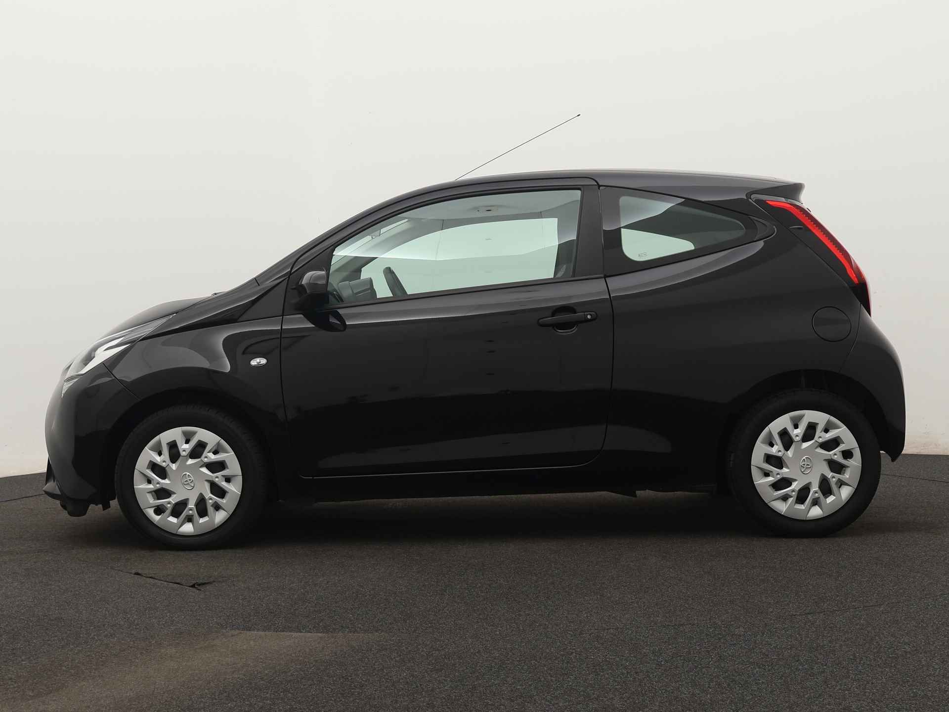 Toyota Aygo 1.0 VVT-i x-play | Automaat | Camera | Apple Carplay / Android Auto - 4/41