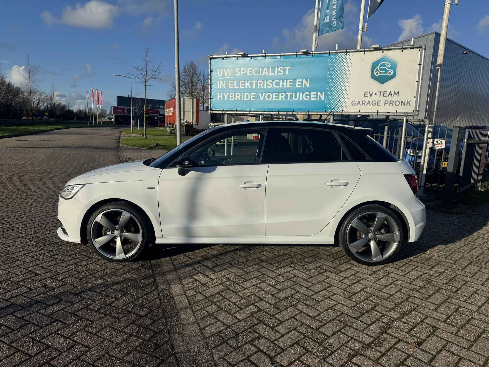 Audi A1 Sportback 1.4 TFSI S-LINE CARPLAY/KEYLESS/XENON Audi A1 Sportback 1.4 TFSI Sport Pro Line S - 28/34