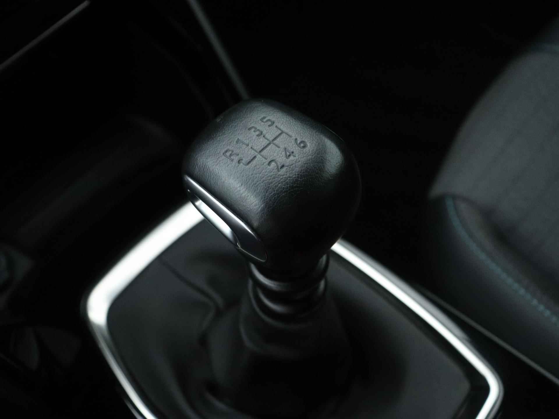 Peugeot 2008 Allure 100pk | Navigatie | Climate Control | Licht Metalen Velgen 17"| Stof/Kunstlederen Bekleding | Apple Carplay/Android Auto - 29/37