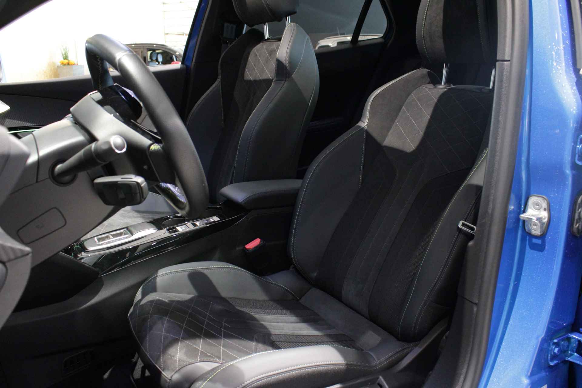 Peugeot e-2008 EV GT 50 kWh 3-Fase | Adaptieve Cruise | Panoramadak | Alcantara | Navigatie - 23/43