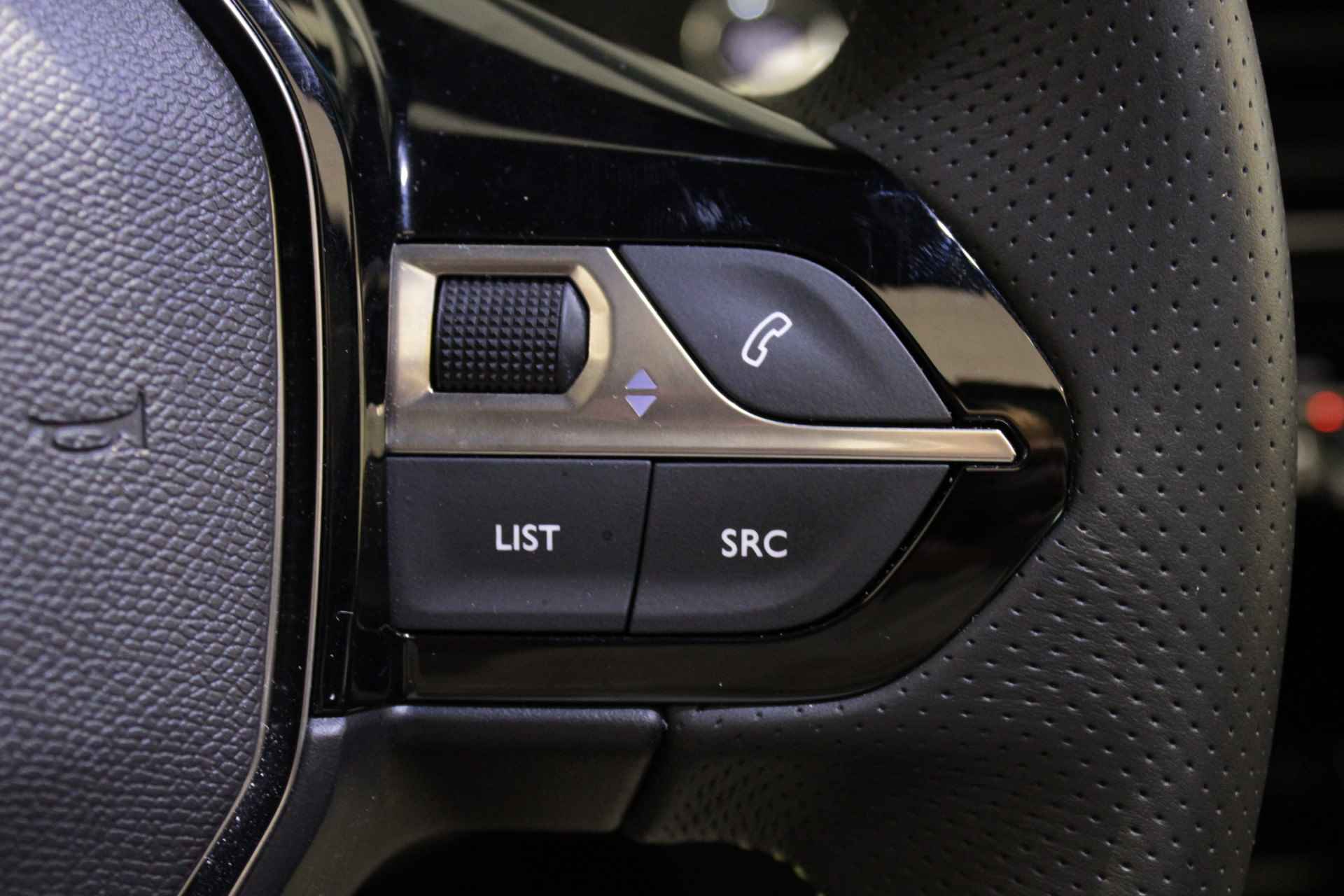 Peugeot e-2008 EV GT 50 kWh 3-Fase | Adaptieve Cruise | Panoramadak | Alcantara | Navigatie - 25/43