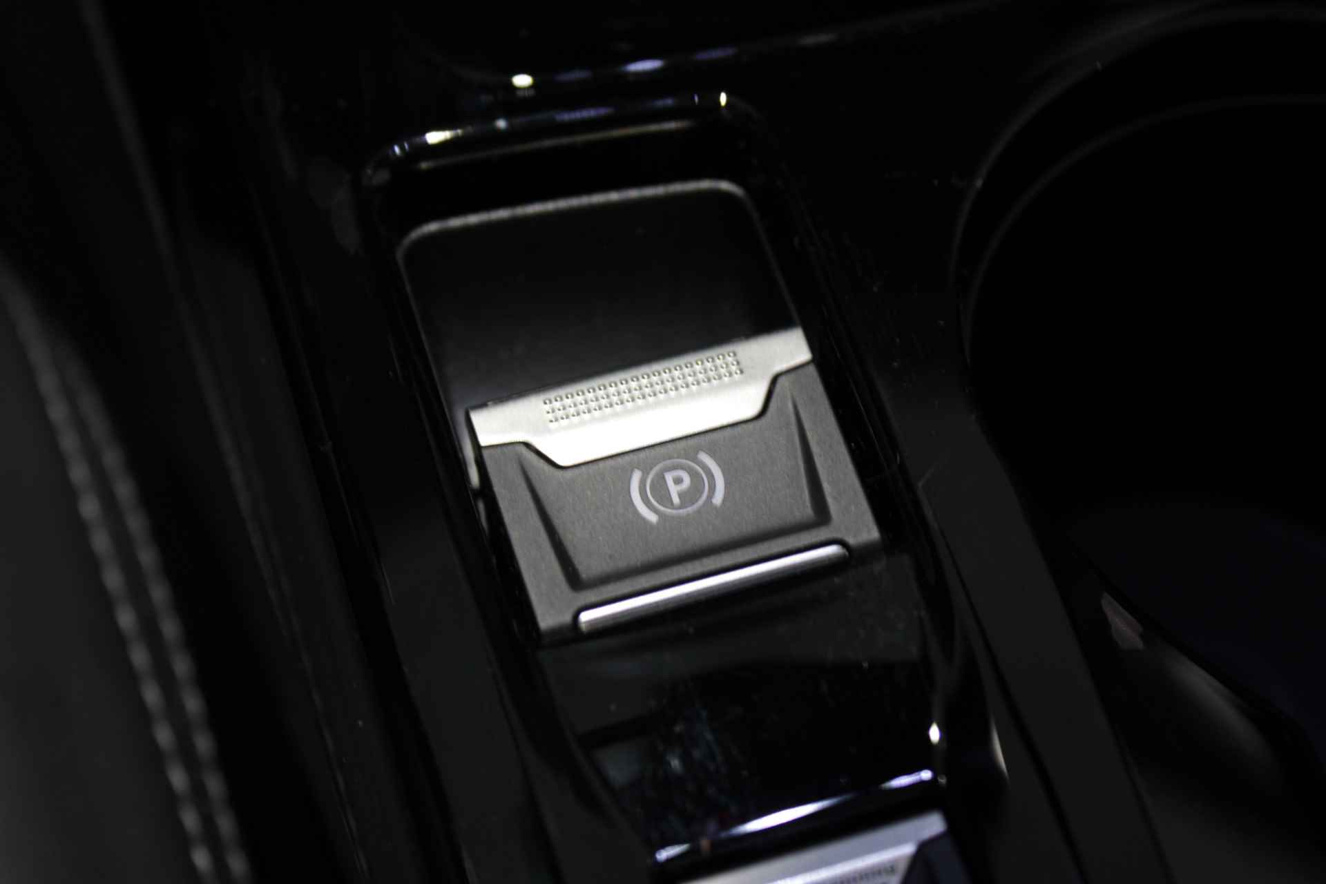 Peugeot e-2008 EV GT 50 kWh 3-Fase | Adaptieve Cruise | Panoramadak | Alcantara | Navigatie - 31/43