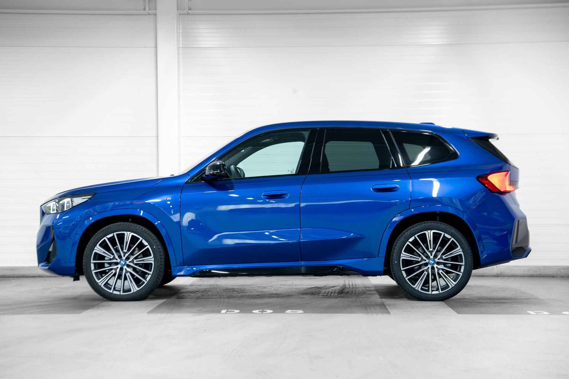 BMW iX1 eDrive20 67 kWh M-Sport | Premium Pack | Comfort Pack | Harman/kardon - 2/16