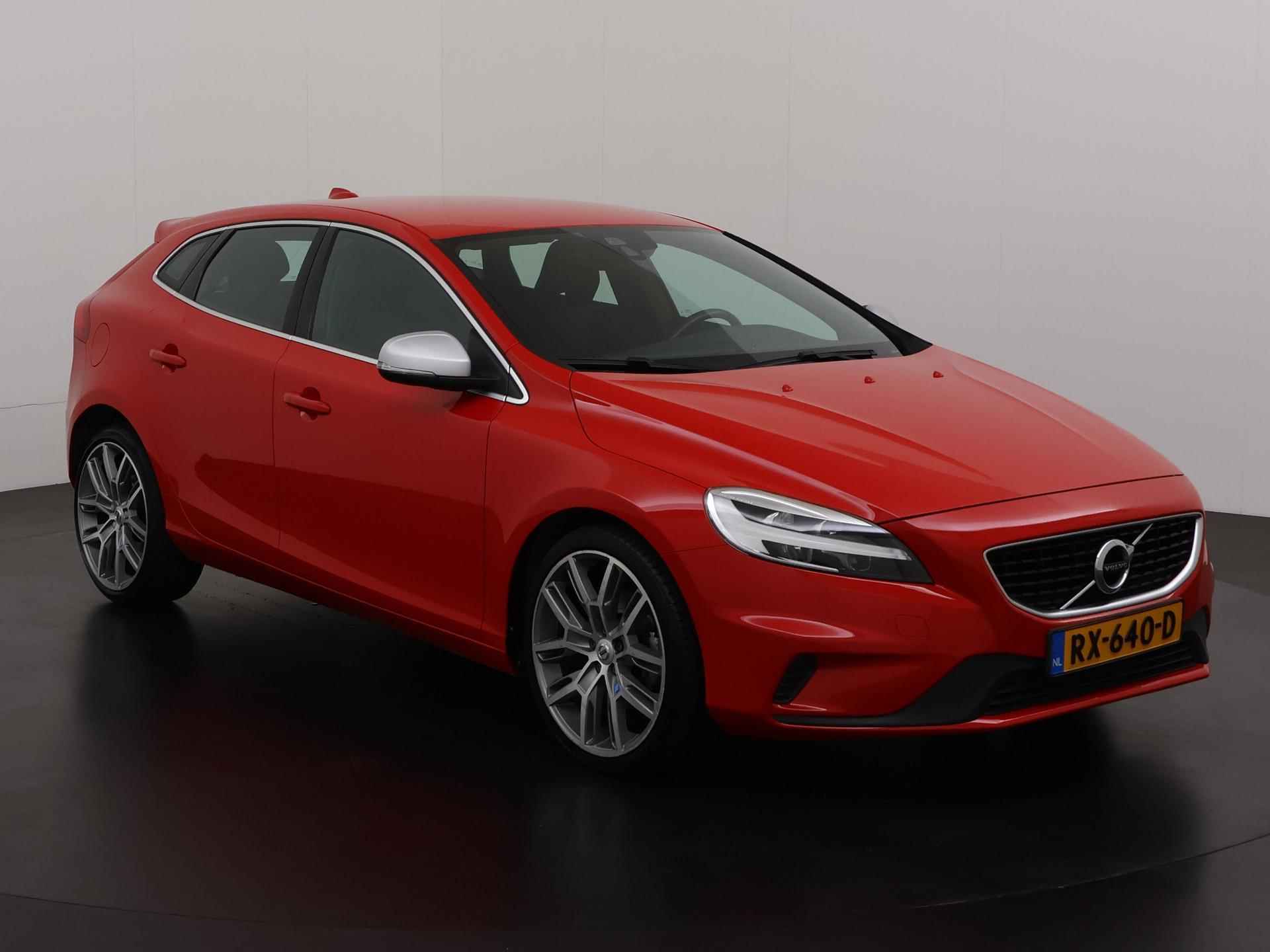 Volvo V40 2.0 T4 Business Sport 191PK | R-Design | Navigatie | Zondag Open! - 30/34