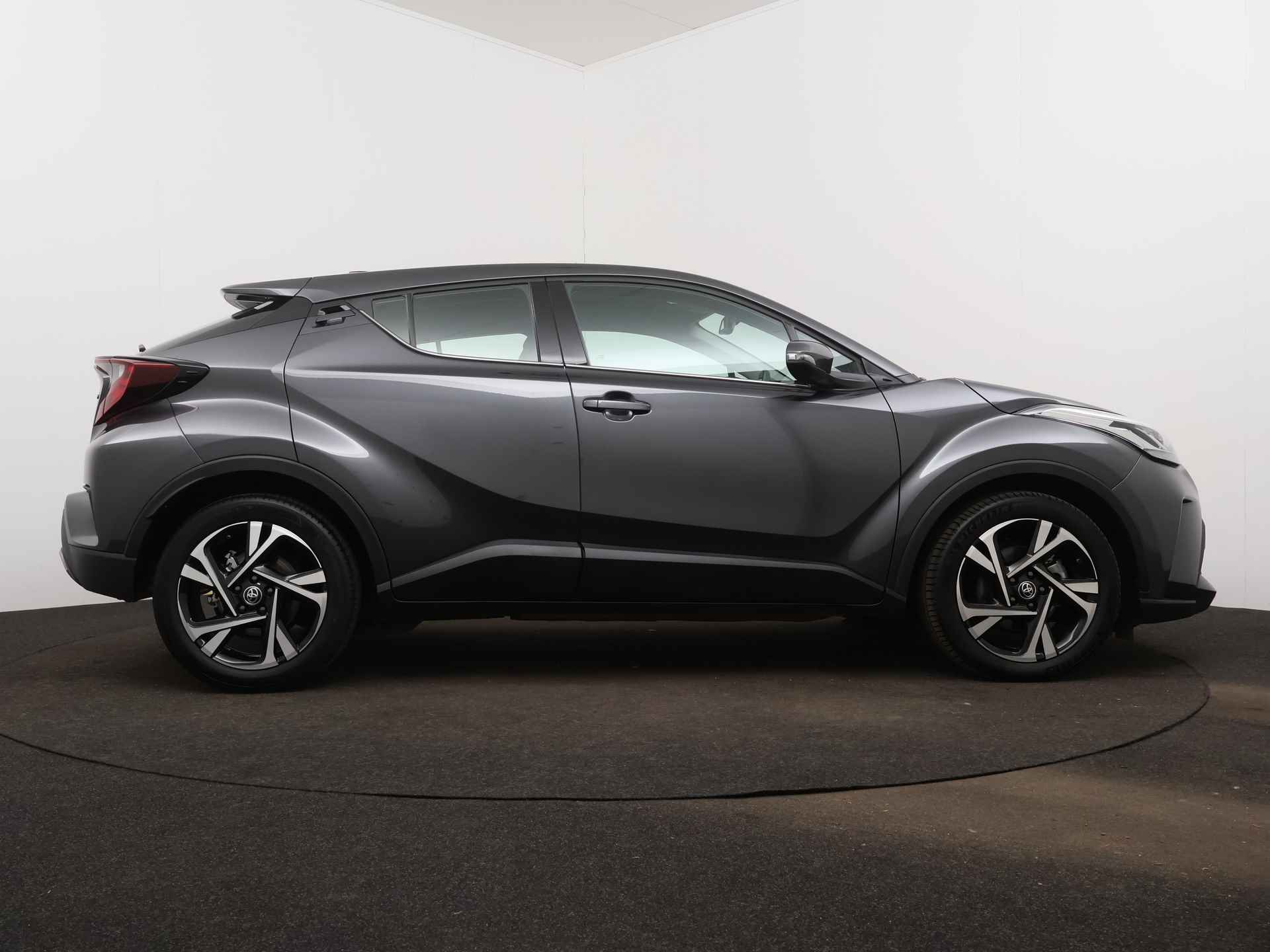 Toyota C-HR 2.0 Hybrid Dynamic | Dodehoek Ass. | Parkeersensoren | LM velgen | Camera | Navigatie | Cruise Control Adaptief | - 30/45