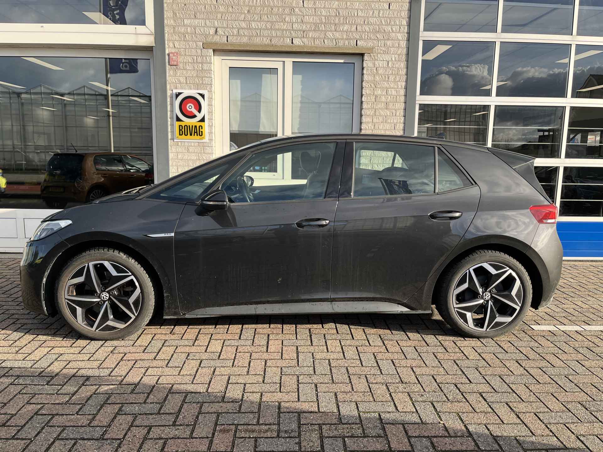 Volkswagen ID.3 First 58 kWh / SUBSIDIE/ PARK. SENSOREN/ LED/ STOEL EN STUUR VERWARM./ ADAPT. CRUISE/ APP CONNECT/ NAVI/ CLIMA/ DAB/ 19" LMV/ - 3/25