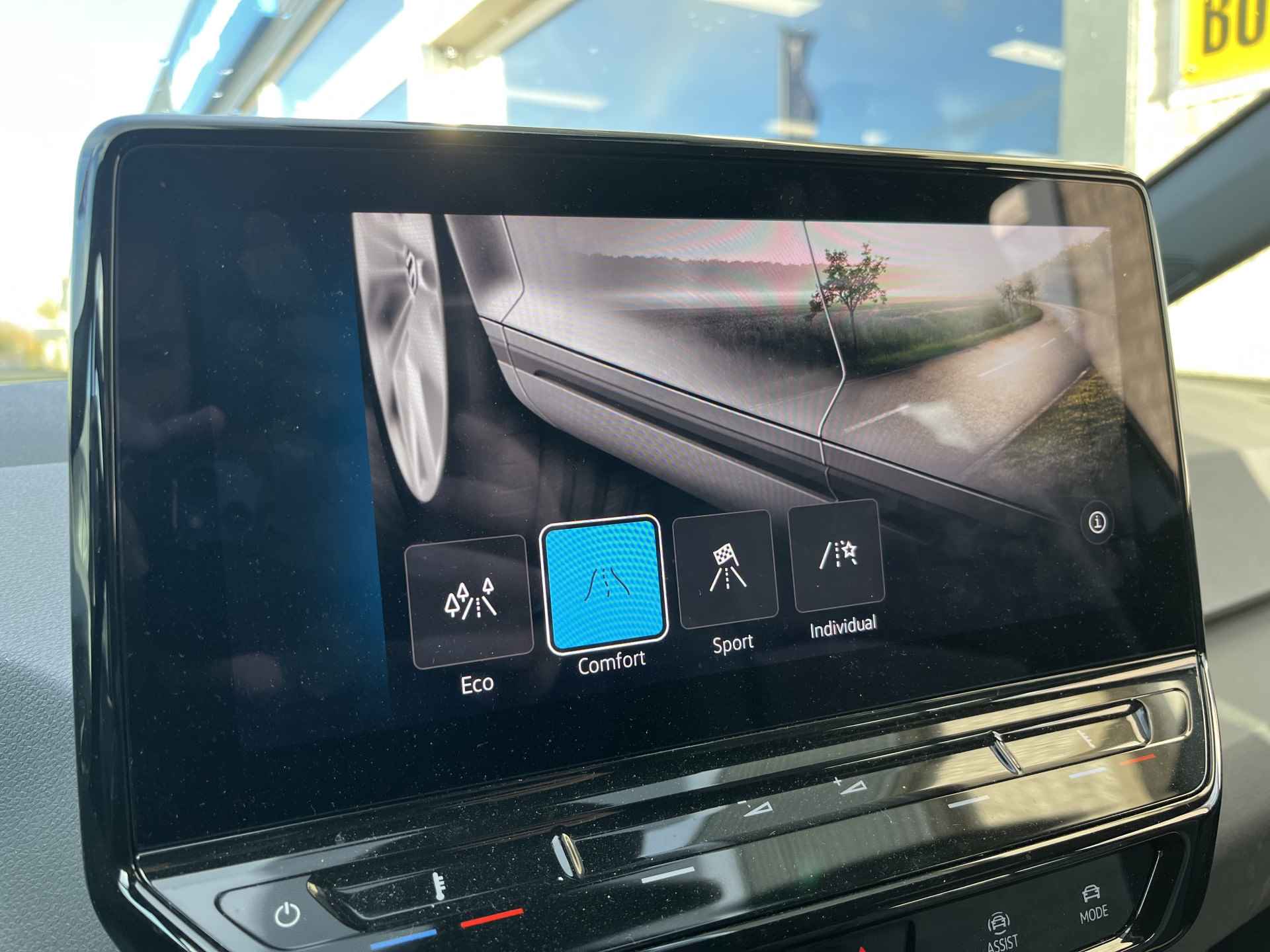 Volkswagen ID.3 First 58 kWh / SUBSIDIE/ PARK. SENSOREN/ LED/ STOEL EN STUUR VERWARM./ ADAPT. CRUISE/ APP CONNECT/ NAVI/ CLIMA/ DAB/ 19" LMV/ - 13/25