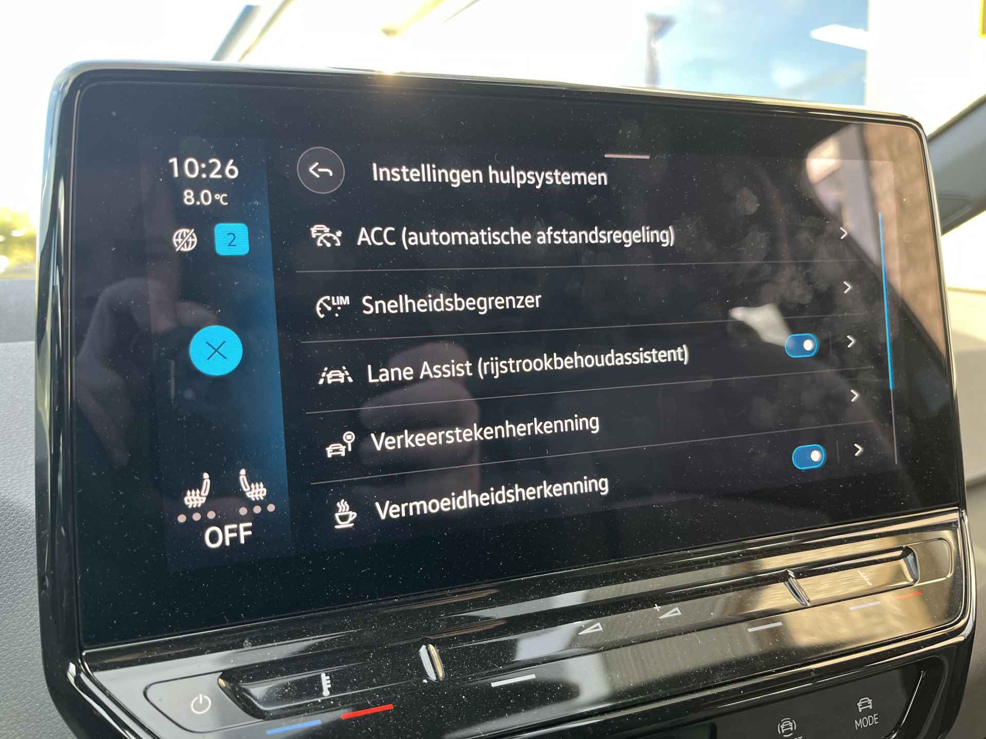 Volkswagen ID.3 First 58 kWh / SUBSIDIE/ PARK. SENSOREN/ LED/ STOEL EN STUUR VERWARM./ ADAPT. CRUISE/ APP CONNECT/ NAVI/ CLIMA/ DAB/ 19" LMV/ - 14/25