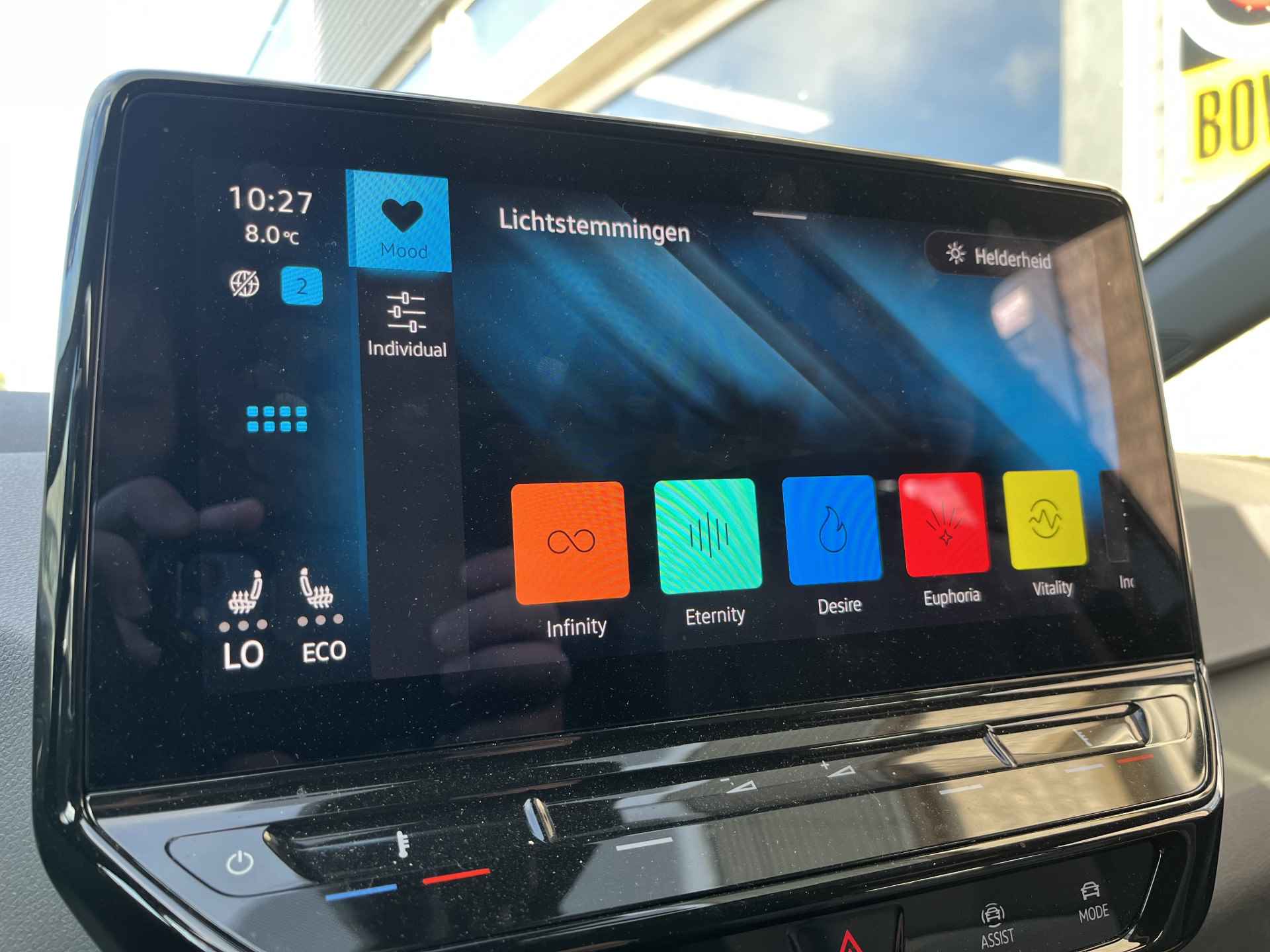 Volkswagen ID.3 First 58 kWh / SUBSIDIE/ PARK. SENSOREN/ LED/ STOEL EN STUUR VERWARM./ ADAPT. CRUISE/ APP CONNECT/ NAVI/ CLIMA/ DAB/ 19" LMV/ - 22/25