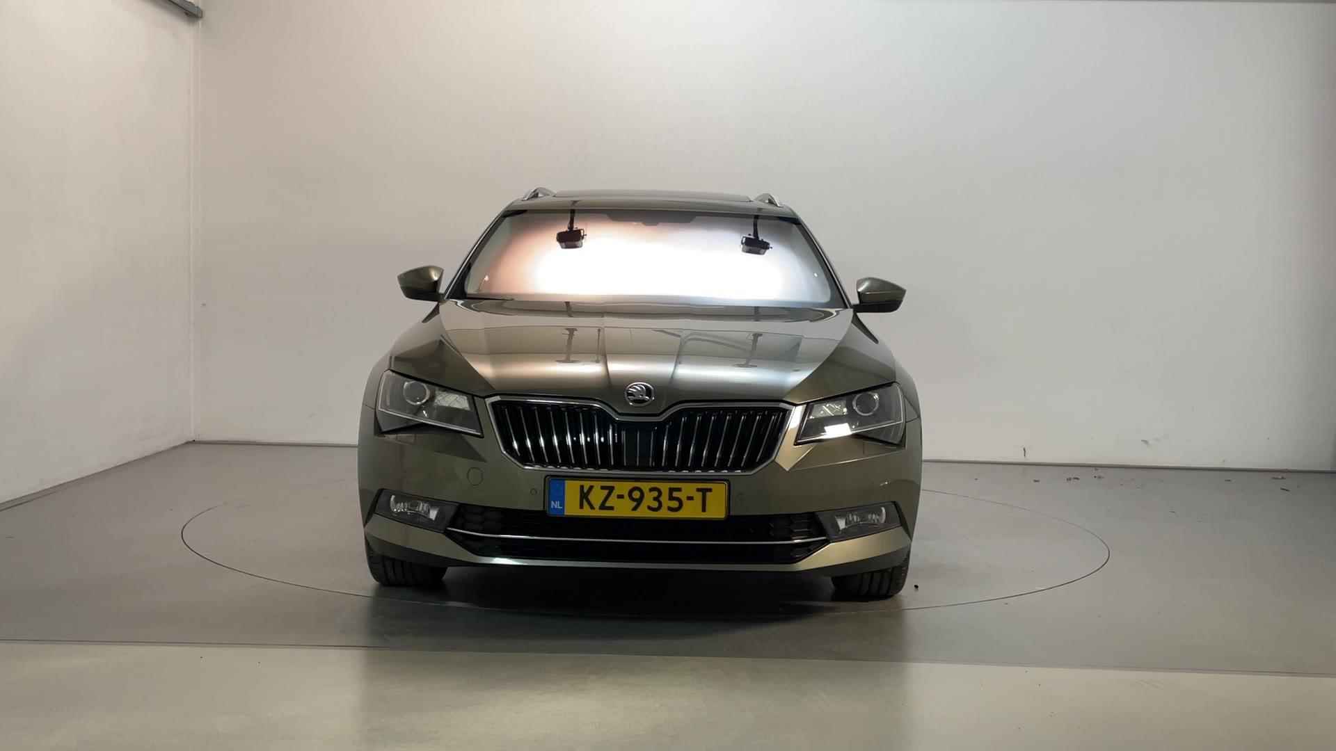 Skoda Superb Combi 1.4 TSI 150pk ACT Style Business Navigatie Camera Stoelverwarming DAB+ - 16/32