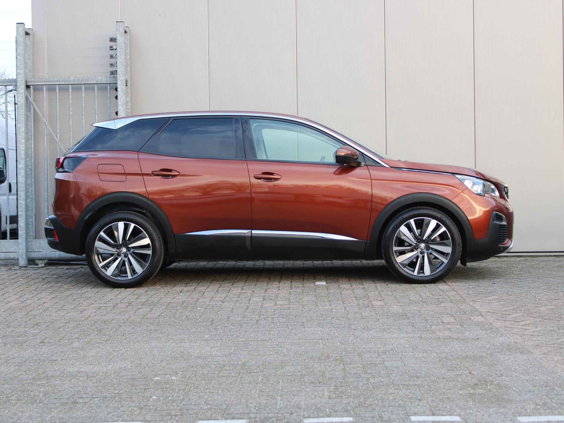 Peugeot 3008 1.2 PureTech Allure Automaat | Navi / Camera / Climate - 8/26