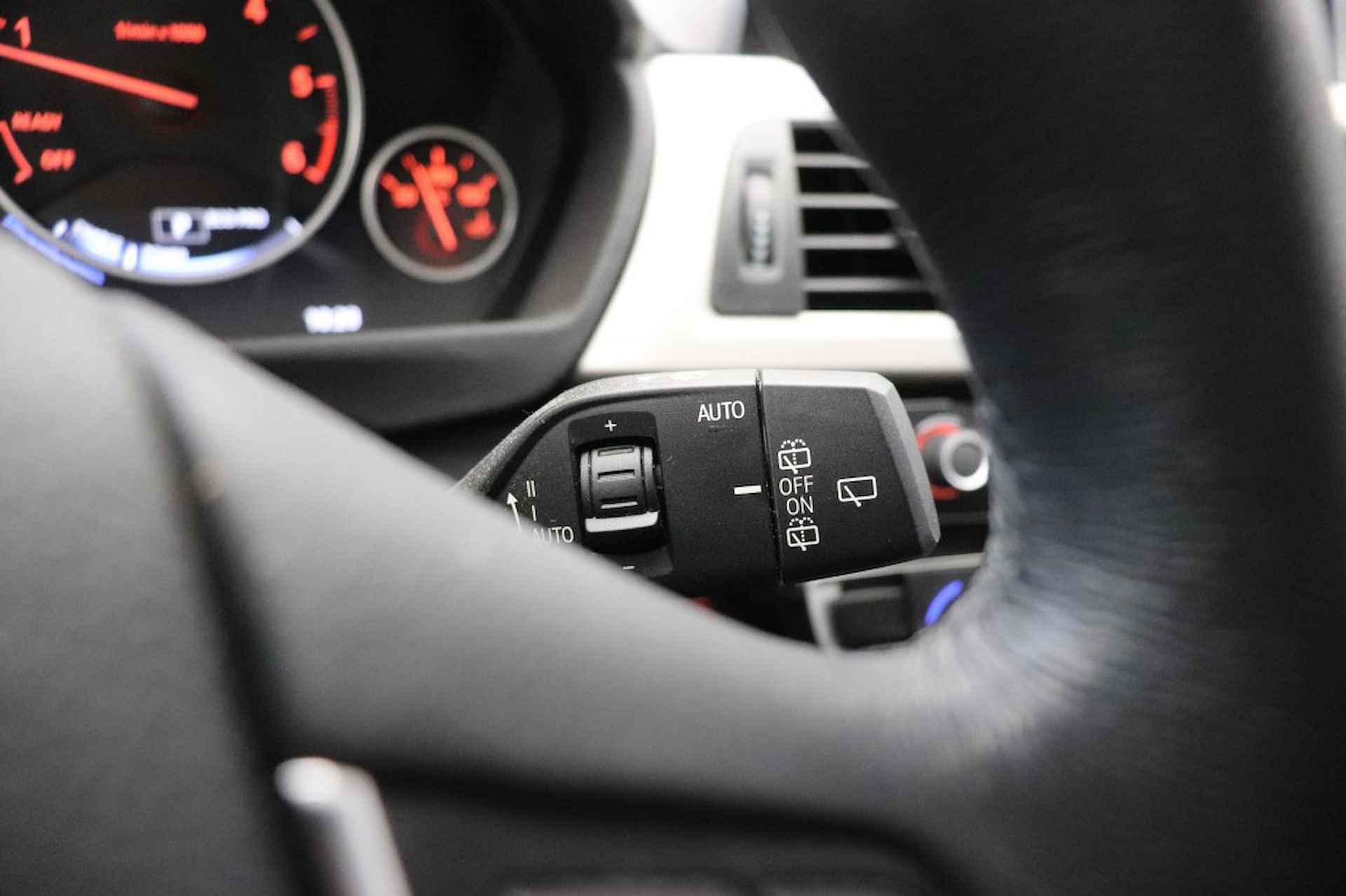 BMW 3-serie 320D Touring Executive Automaat - Navi, Clima, LED - 18/30