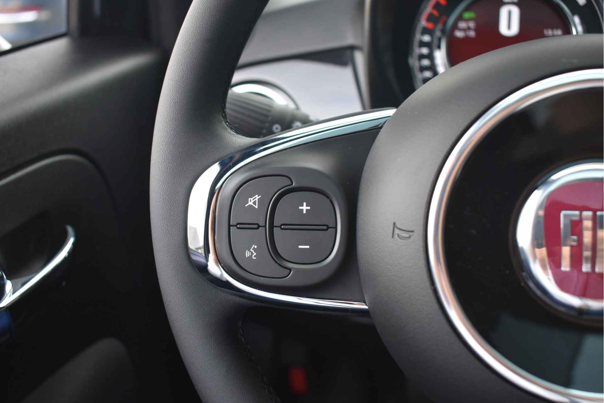 Fiat 500 1.0 Hybrid Dolcevita DEMO-DEAL! | Navigatie by App | Panoramadak | Climate Control | 15"LMV | Airco | !! - 12/32