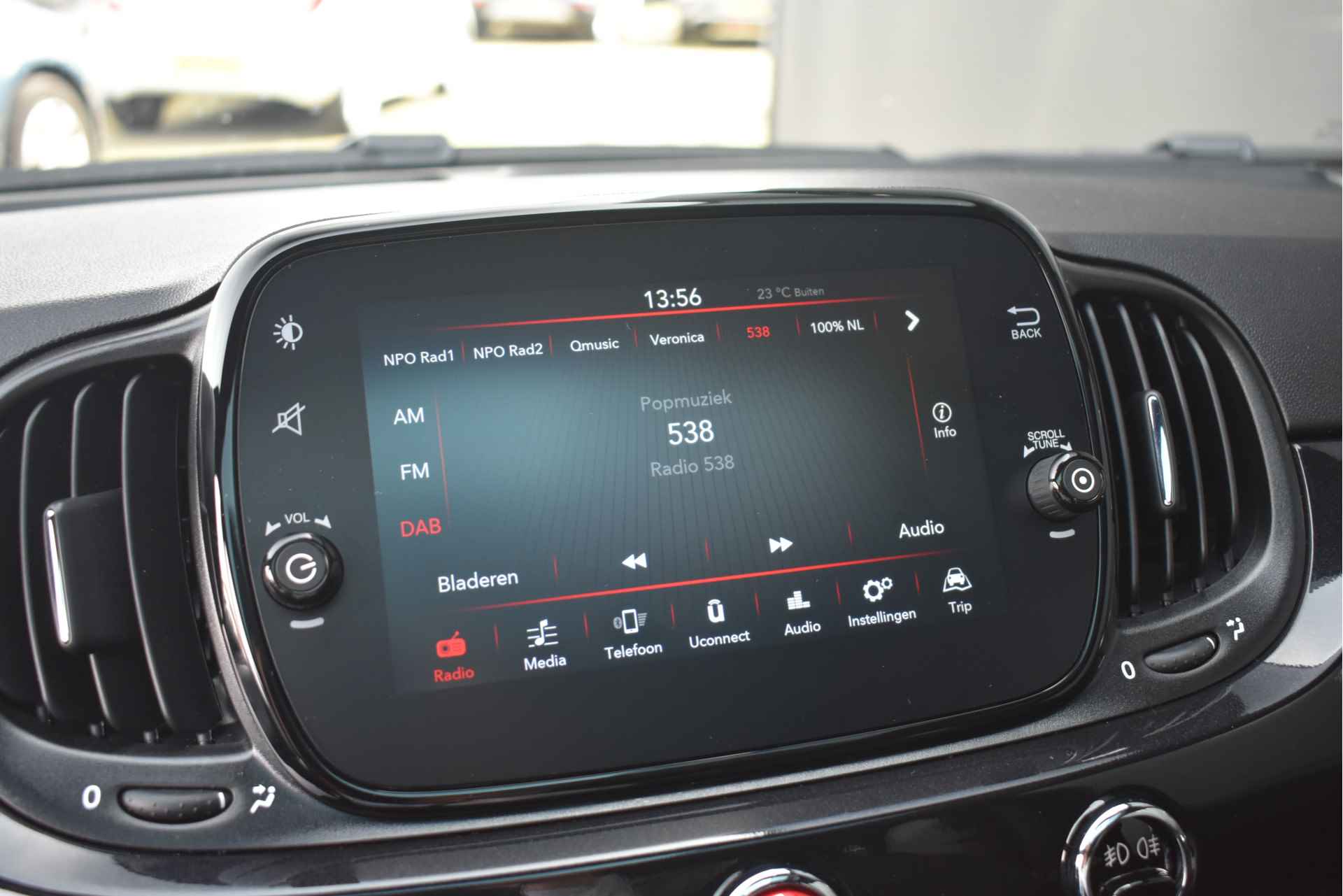 Fiat 500 1.0 Hybrid Dolcevita DEMO-DEAL! | Navigatie by App | Panoramadak | Climate Control | 15"LMV | Airco | !! - 14/32