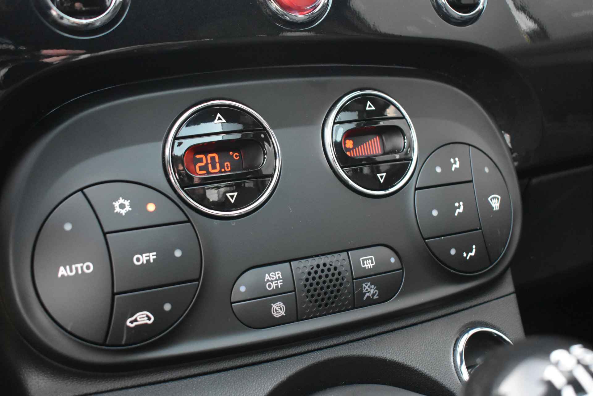 Fiat 500 1.0 Hybrid Dolcevita DEMO-DEAL! | Navigatie by App | Panoramadak | Climate Control | 15"LMV | Airco | !! - 15/32