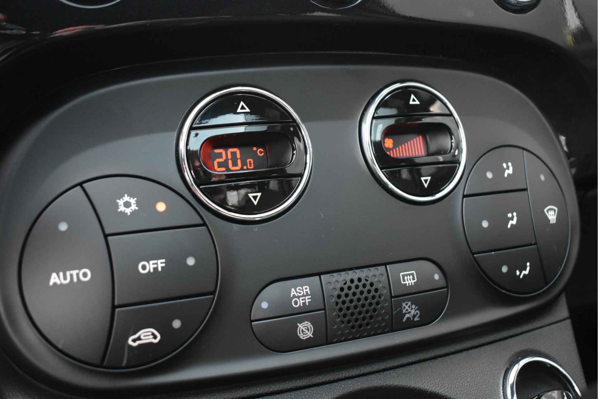 Fiat 500 1.0 Hybrid Dolcevita DEMO-DEAL! | Navigatie by App | Panoramadak | Climate Control | 15"LMV | Airco | !! - 16/32