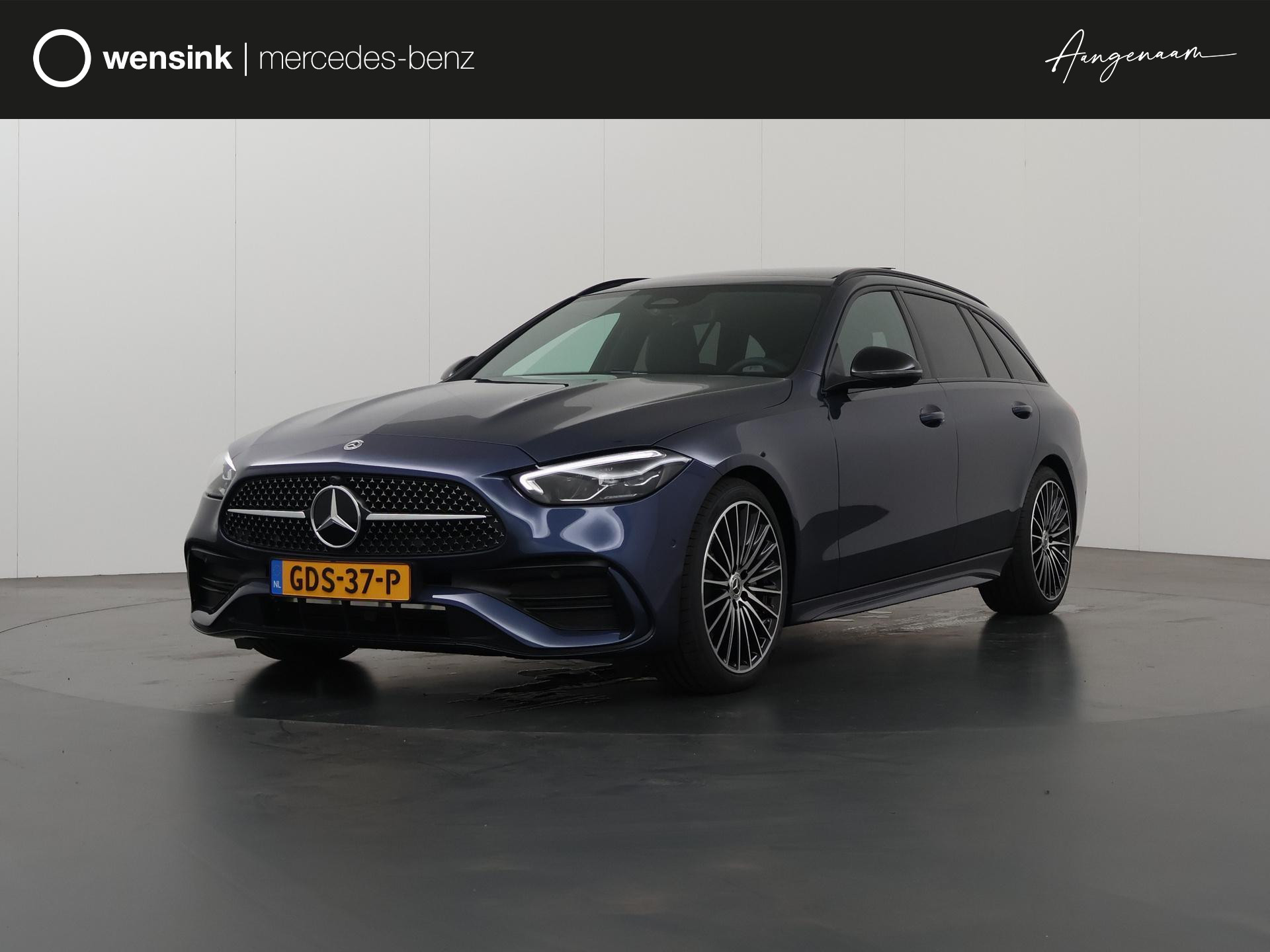 Mercedes-Benz C-klasse Estate 180 AMG Line | Nieuwprijs € 71.520 | Nightpakket | 19-Inch | Panoramadak | Apple Car Play | Massagestoelen | Stoelventilatie + -verwarming