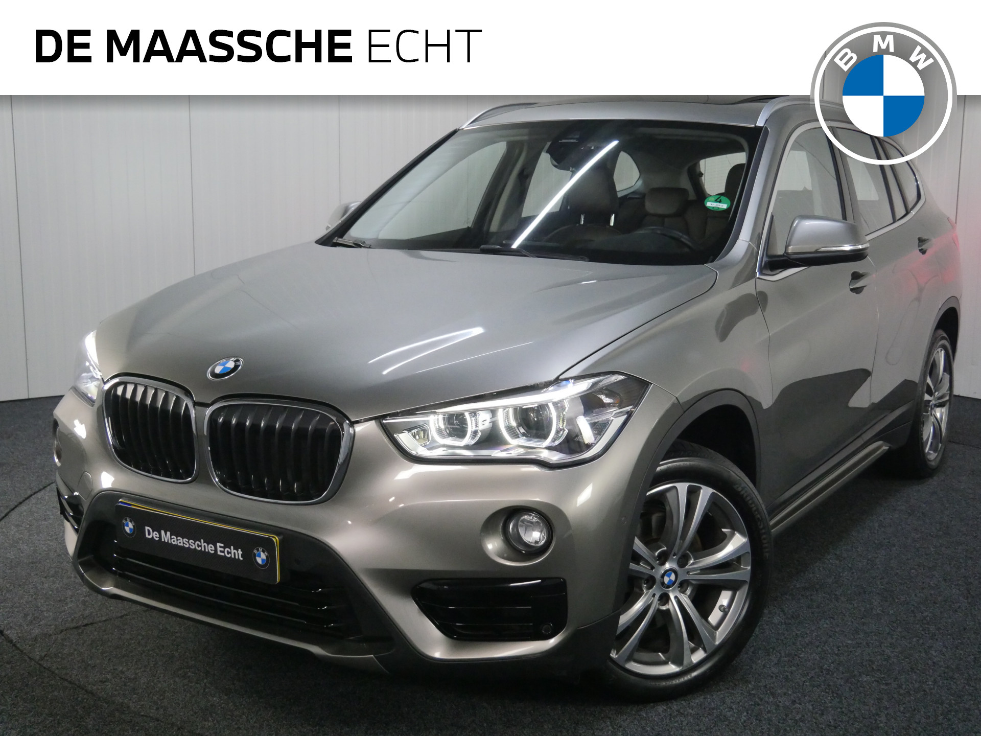 BMW X1 sDrive18i High Executive Sport Line Automaat / Panoramadak / Sportstoelen / Achteruitrijcamera / Park Assistant / Head-Up / LED / Navigatie Plus / Stoelverwarming bij viaBOVAG.nl