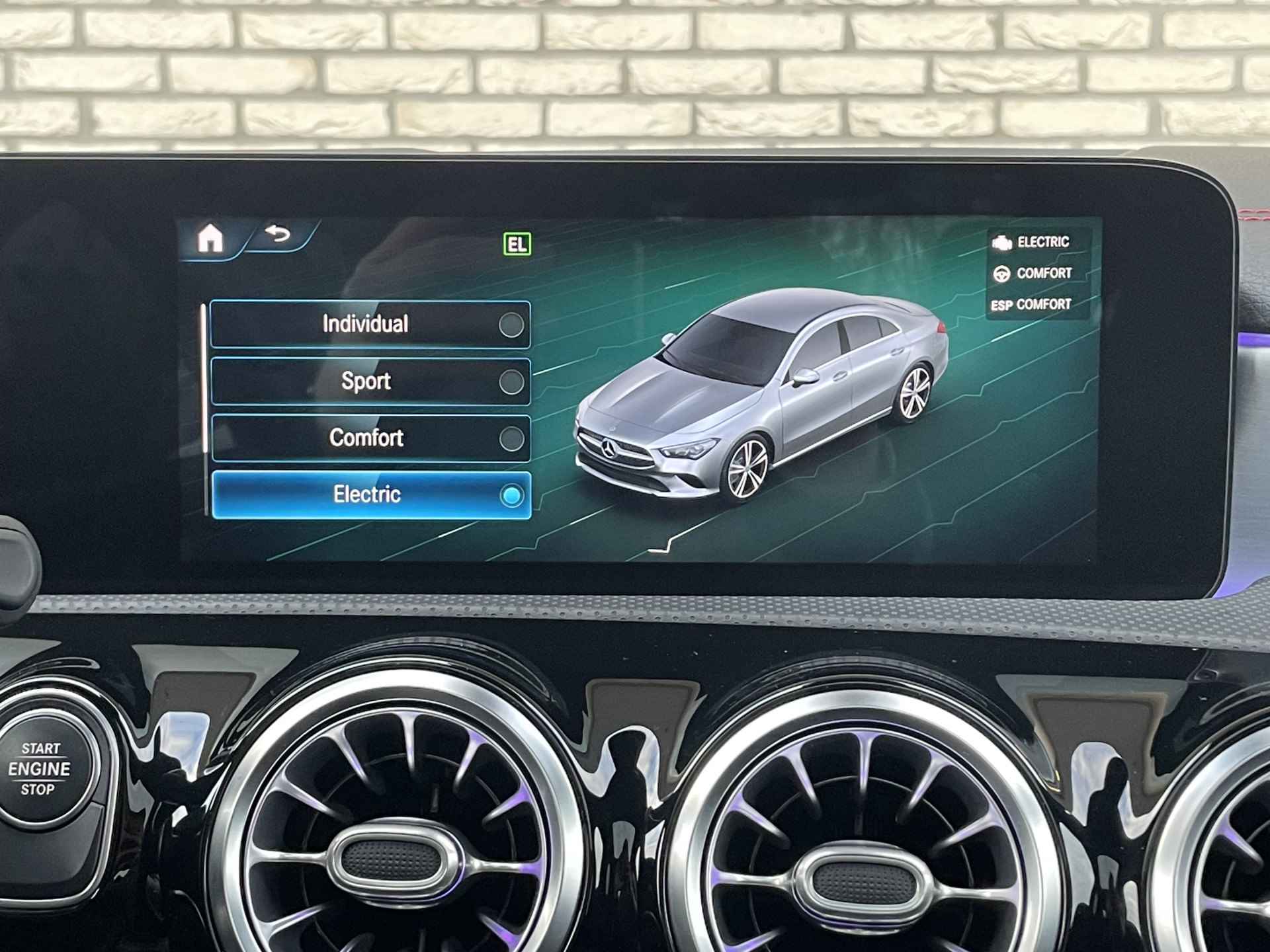 Mercedes-Benz CLA-Klasse 250e AMG Line | Burmester l Carplay l Elec. stoelverstelling l Panoramadak l Trekhaak l - 24/27